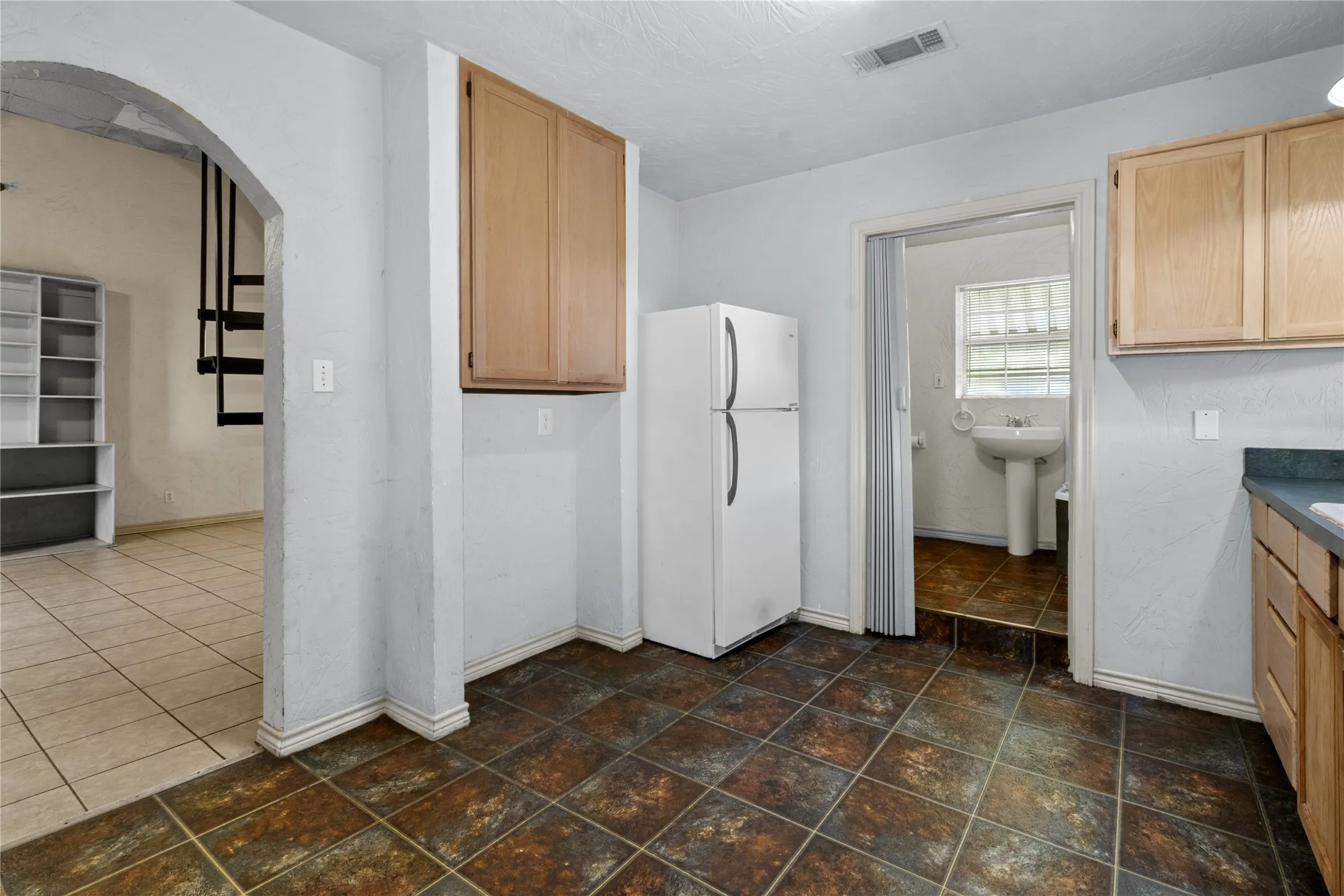 Apartment For Sale in Freestone County , 612 Poplar Street, Teague, Texas 75860, 3 Bedroom, 2 Bathroom, Garage spaces, 1,732 Sqft, built in 1965, mls#21216212, Real Estate Agent in Teague, Homes For Sale in Freestone county, Homes For Sale in Teague, Realtor in Teague Texas, Real Estate Brokerage Independent Realty Texas, Luminita Cordes Realtor