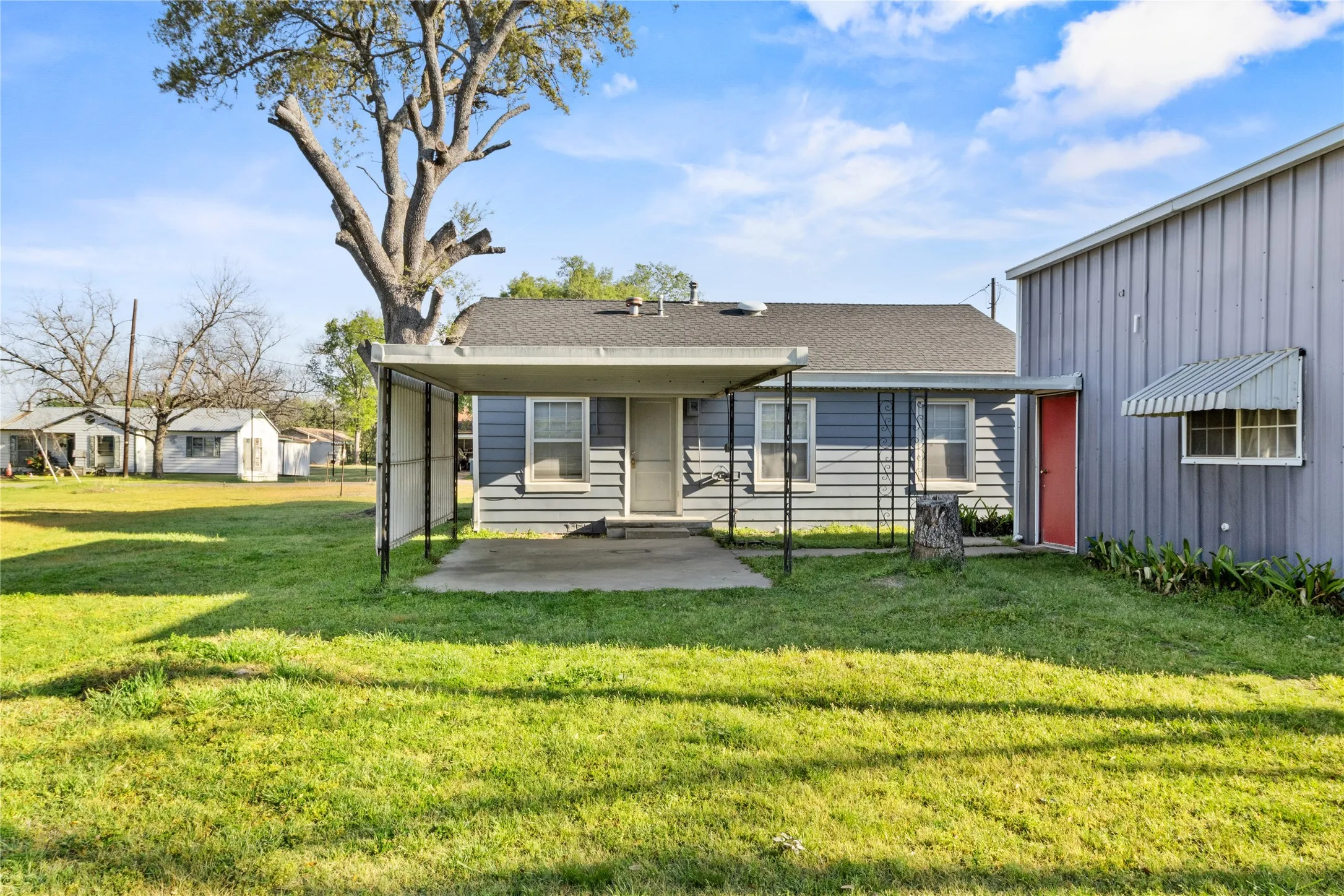 Apartment For Sale in Freestone County , 612 Poplar Street, Teague, Texas 75860, 3 Bedroom, 2 Bathroom, Garage spaces, 1,732 Sqft, built in 1965, mls#21216212, Real Estate Agent in Teague, Homes For Sale in Freestone county, Homes For Sale in Teague, Realtor in Teague Texas, Real Estate Brokerage Independent Realty Texas, Luminita Cordes Realtor