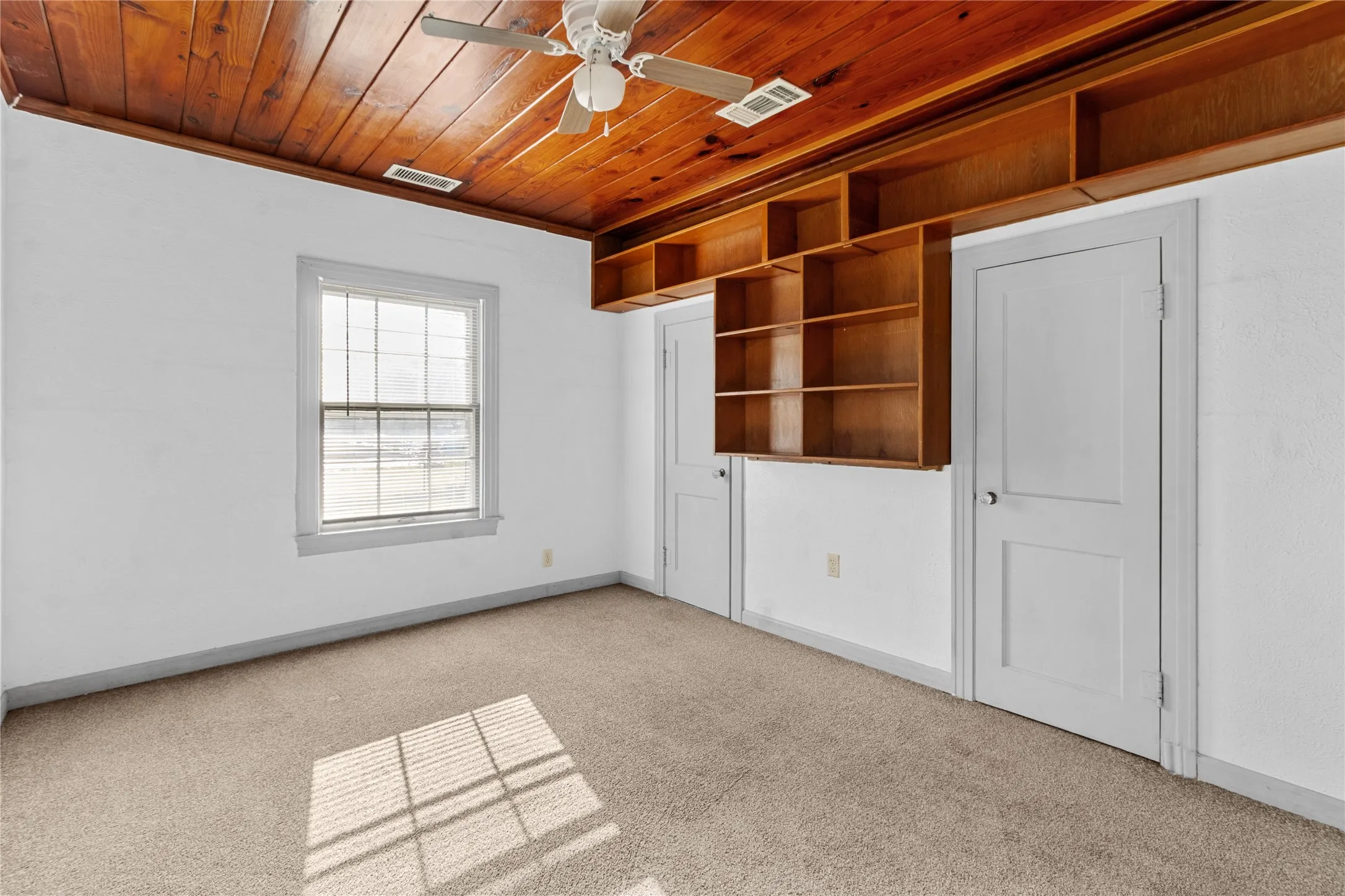 Apartment For Sale in Freestone County , 612 Poplar Street, Teague, Texas 75860, 3 Bedroom, 2 Bathroom, Garage spaces, 1,732 Sqft, built in 1965, mls#21216212, Real Estate Agent in Teague, Homes For Sale in Freestone county, Homes For Sale in Teague, Realtor in Teague Texas, Real Estate Brokerage Independent Realty Texas, Luminita Cordes Realtor