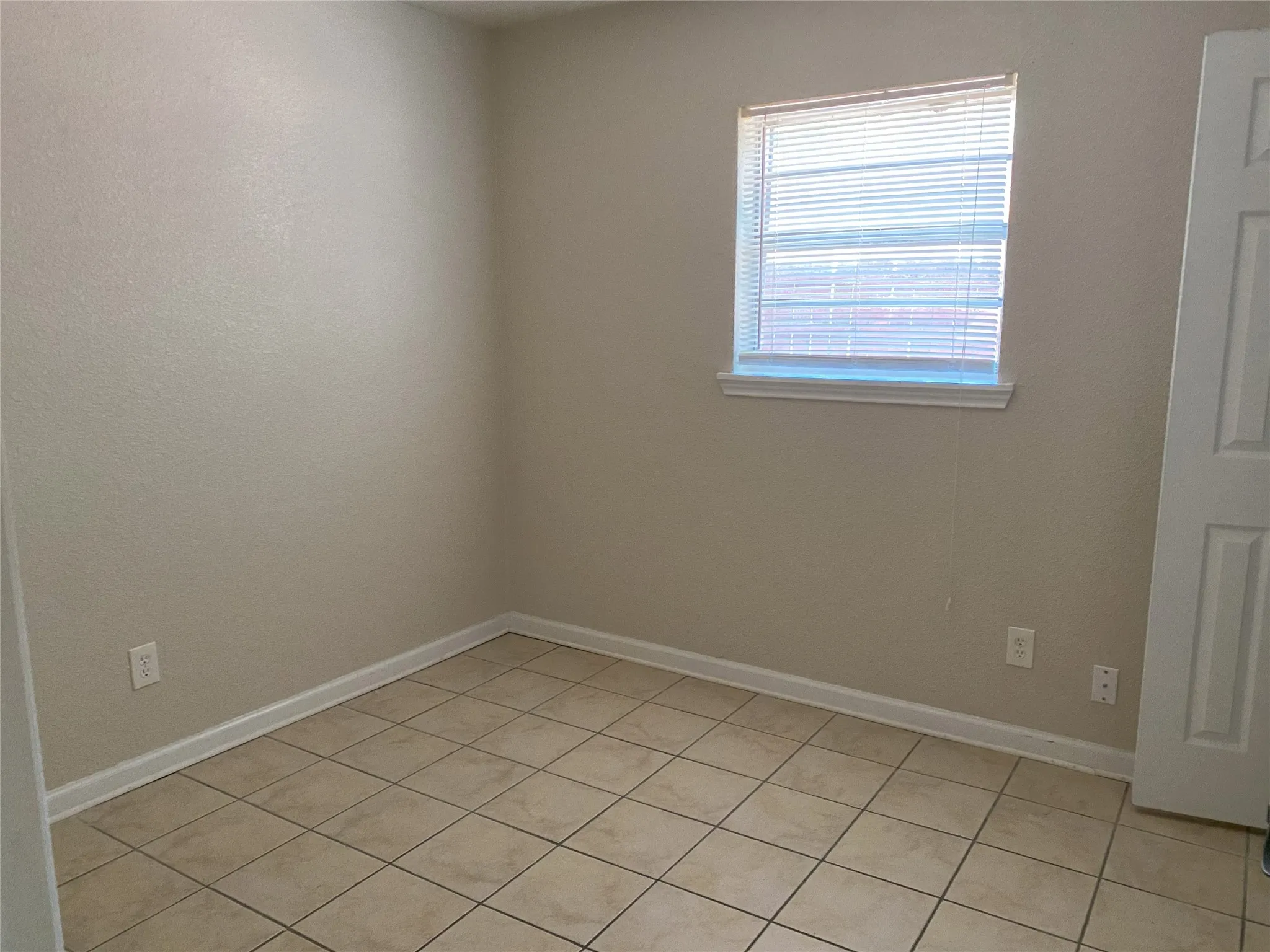 Apartment For Rent in Kaufman County , 904 N Frances Street A, Terrell, Texas 75160, 2 Bedroom, 1 Bathroom, Garage spaces, 732 Sqft, built in 1965, mls#21216263, Real Estate Agent in Terrell, Homes For Rent in Kaufman county, Homes For Rent in Terrell, Realtor in Terrell Texas, Real Estate Brokerage Independent Realty Texas, Luminita Cordes Realtor
