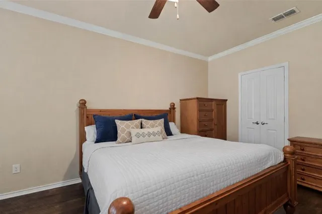 Single Family Residence For Sale in Denton County , 2209 Windhaven Drive, Denton, Texas 76210, 4 Bedroom, 3 Bathroom, 2 Garage spaces, 3,007 Sqft, built in 2015, Preowned, mls#21216054, Real Estate Agent in Denton, Homes For Sale in Denton county, Homes For Sale in Denton, Realtor in Denton Texas, Real Estate Brokerage Independent Realty Texas, Luminita Cordes Realtor