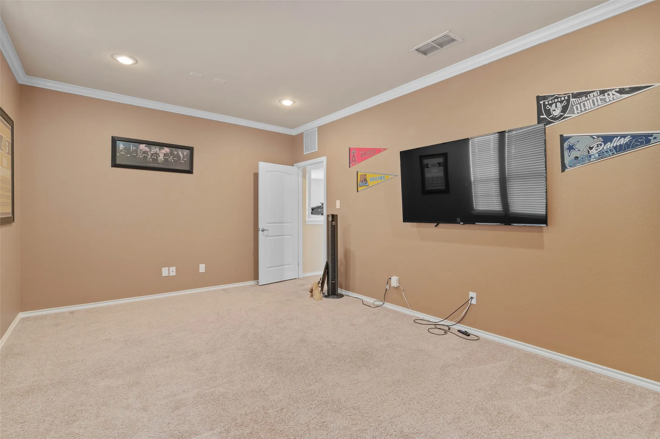 Single Family Residence For Sale in Denton County , 2209 Windhaven Drive, Denton, Texas 76210, 4 Bedroom, 3 Bathroom, 2 Garage spaces, 3,007 Sqft, built in 2015, Preowned, mls#21216054, Real Estate Agent in Denton, Homes For Sale in Denton county, Homes For Sale in Denton, Realtor in Denton Texas, Real Estate Brokerage Independent Realty Texas, Luminita Cordes Realtor