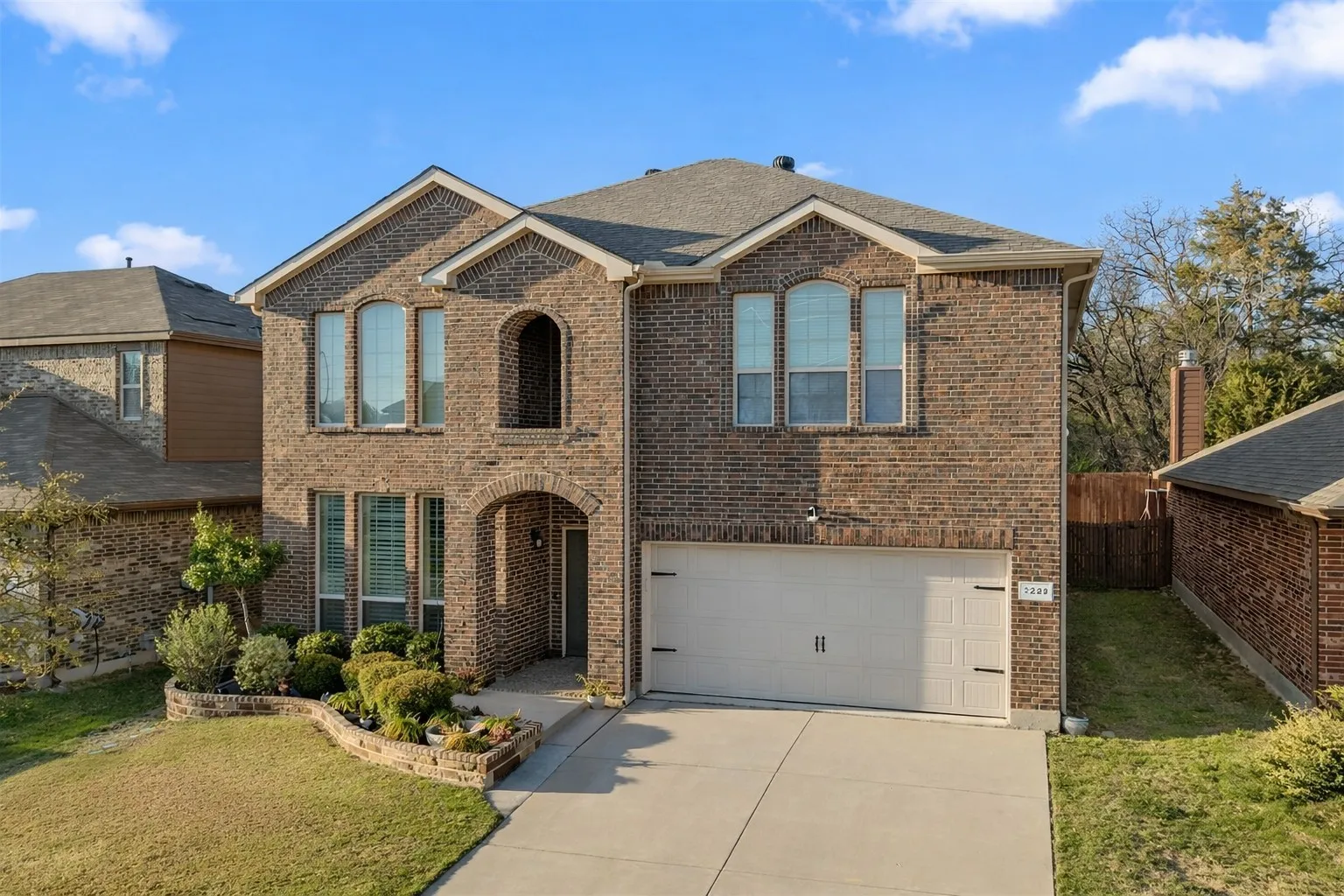 Great Curb Appeal!