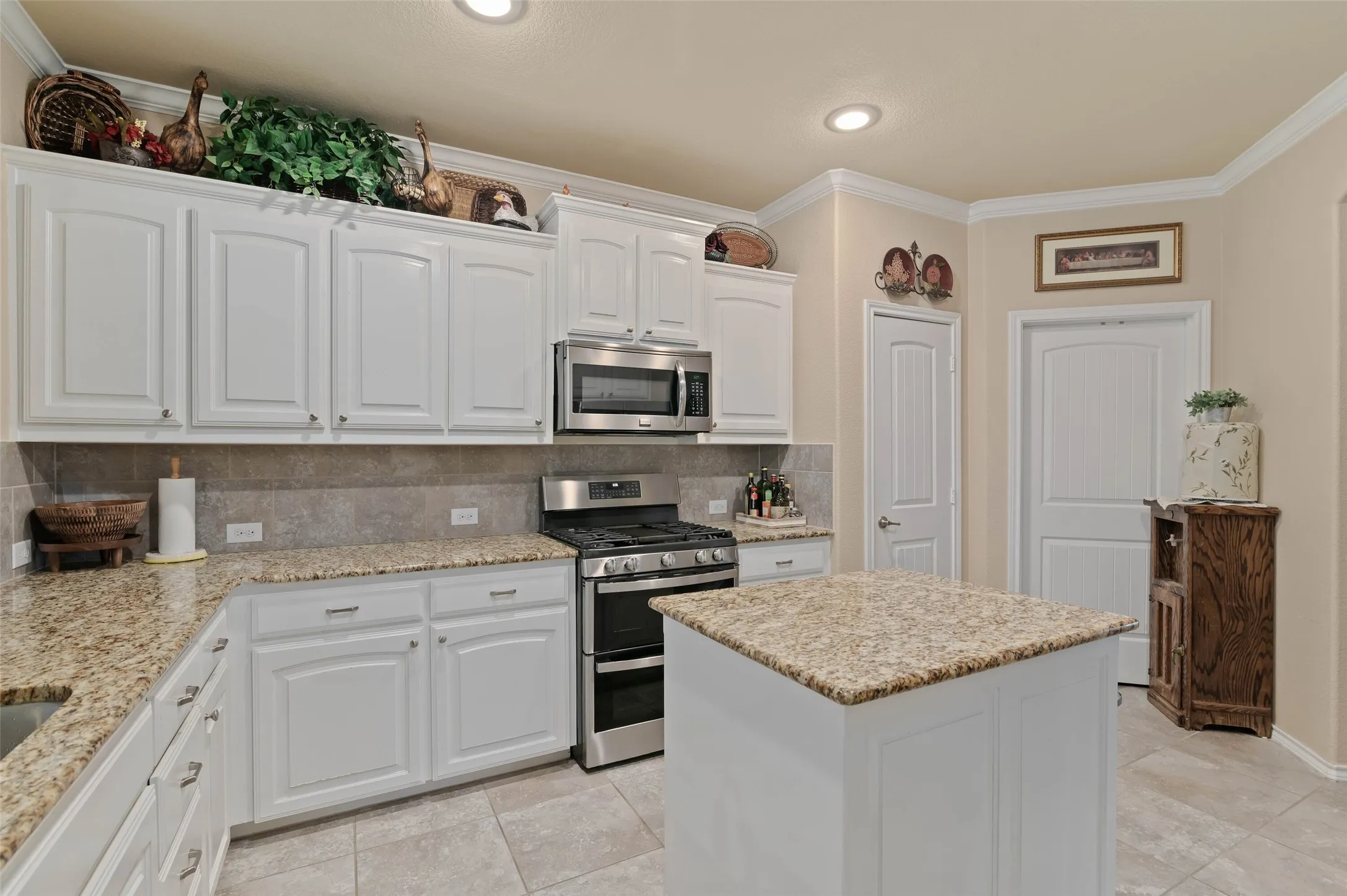 Single Family Residence For Sale in Denton County , 2209 Windhaven Drive, Denton, Texas 76210, 4 Bedroom, 3 Bathroom, 2 Garage spaces, 3,007 Sqft, built in 2015, Preowned, mls#21216054, Real Estate Agent in Denton, Homes For Sale in Denton county, Homes For Sale in Denton, Realtor in Denton Texas, Real Estate Brokerage Independent Realty Texas, Luminita Cordes Realtor