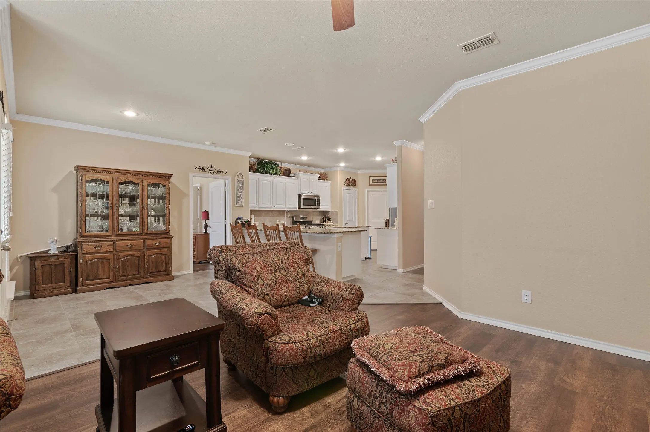 Single Family Residence For Sale in Denton County , 2209 Windhaven Drive, Denton, Texas 76210, 4 Bedroom, 3 Bathroom, 2 Garage spaces, 3,007 Sqft, built in 2015, Preowned, mls#21216054, Real Estate Agent in Denton, Homes For Sale in Denton county, Homes For Sale in Denton, Realtor in Denton Texas, Real Estate Brokerage Independent Realty Texas, Luminita Cordes Realtor