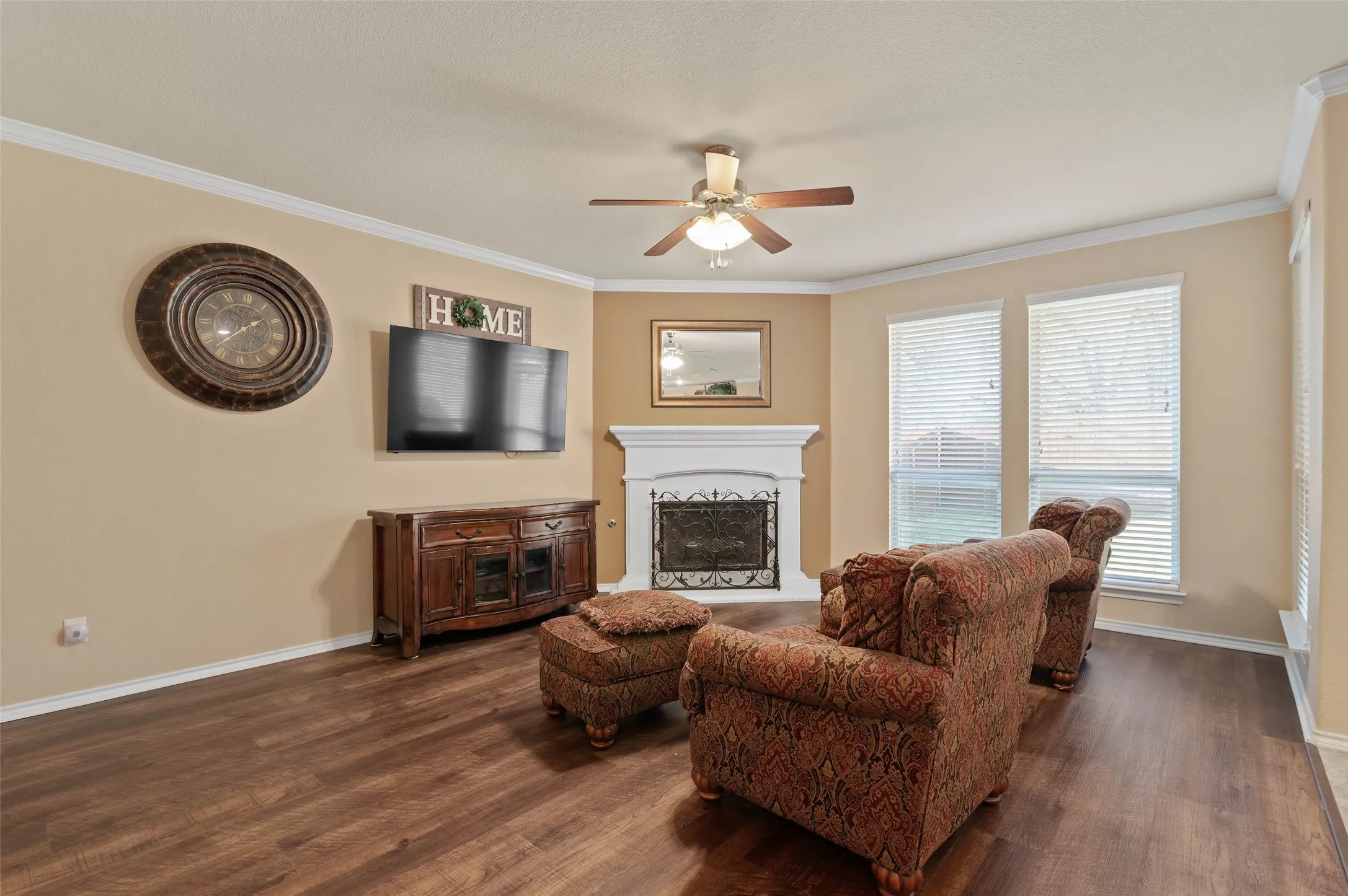 Single Family Residence For Sale in Denton County , 2209 Windhaven Drive, Denton, Texas 76210, 4 Bedroom, 3 Bathroom, 2 Garage spaces, 3,007 Sqft, built in 2015, Preowned, mls#21216054, Real Estate Agent in Denton, Homes For Sale in Denton county, Homes For Sale in Denton, Realtor in Denton Texas, Real Estate Brokerage Independent Realty Texas, Luminita Cordes Realtor