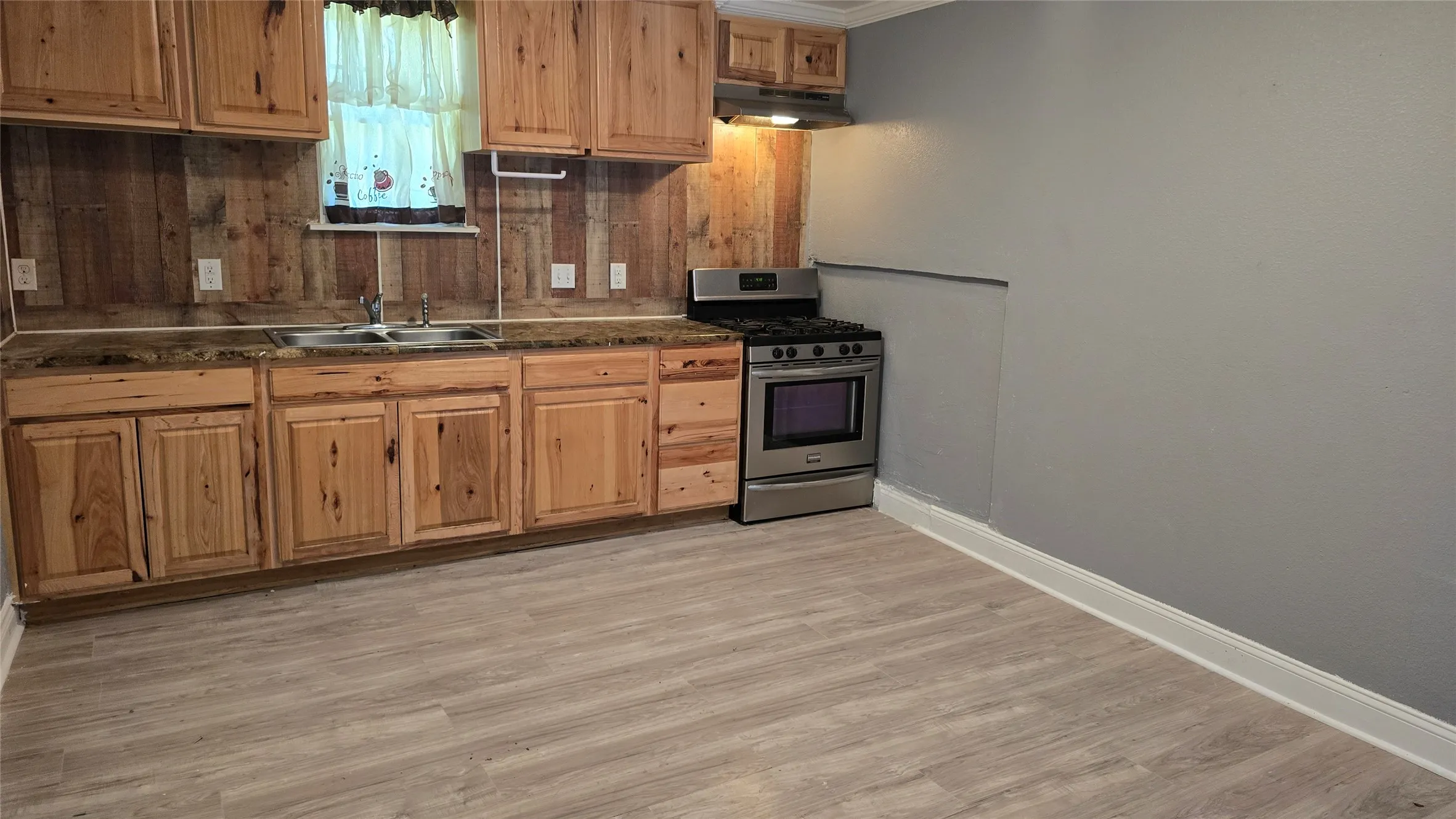 Single Family Residence For Rent in Grayson County , 304 E King Street, Sherman, Texas 75090, 2 Bedroom, 1 Bathroom, Garage spaces, 876 Sqft, built in 1945, mls#21216304, Real Estate Agent in Sherman, Homes For Rent in Grayson county, Homes For Rent in Sherman, Realtor in Sherman Texas, Real Estate Brokerage Independent Realty Texas, Luminita Cordes Realtor