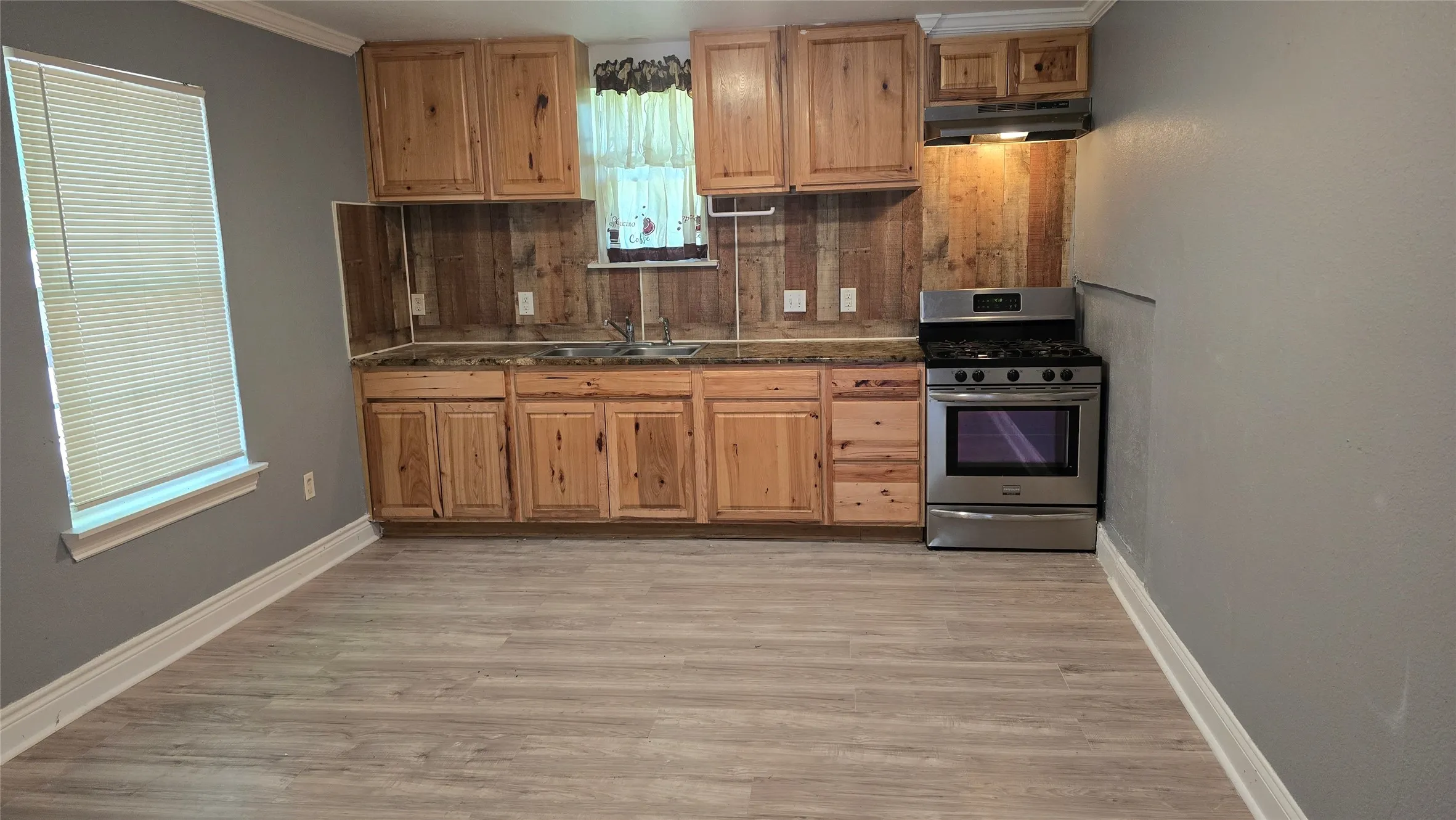 Single Family Residence For Rent in Grayson County , 304 E King Street, Sherman, Texas 75090, 2 Bedroom, 1 Bathroom, Garage spaces, 876 Sqft, built in 1945, mls#21216304, Real Estate Agent in Sherman, Homes For Rent in Grayson county, Homes For Rent in Sherman, Realtor in Sherman Texas, Real Estate Brokerage Independent Realty Texas, Luminita Cordes Realtor