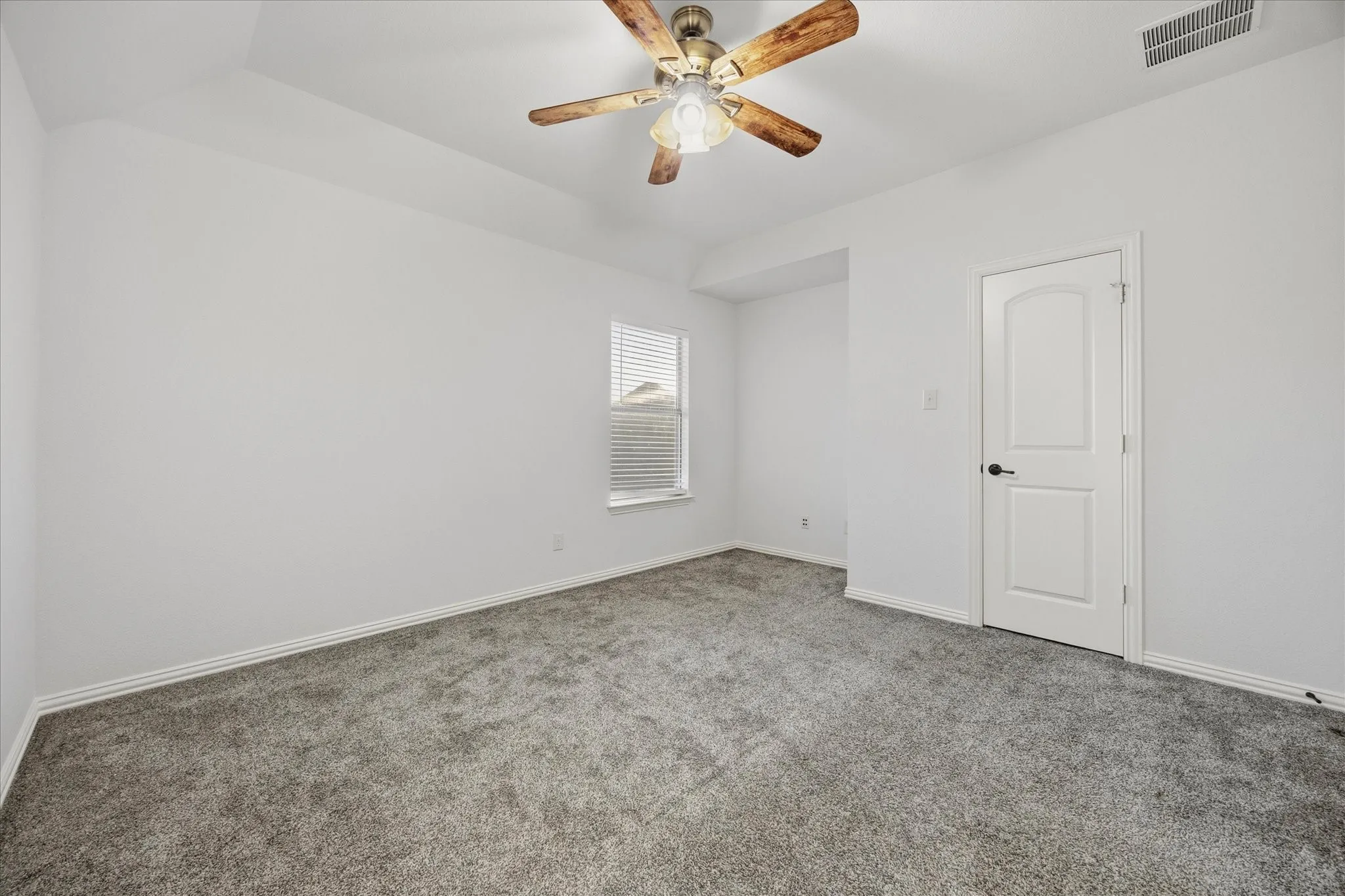 Single Family Residence For Sale in Rockwall County , 201 Chatfield Drive, Rockwall, Texas 75087, 4 Bedroom, 4 Bathroom, 2 Garage spaces, 3,145 Sqft, built in 2011, mls#21215147, Real Estate Agent in Rockwall, Homes For Sale in Rockwall county, Homes For Sale in Rockwall, Realtor in Rockwall Texas, Real Estate Brokerage Independent Realty Texas, Luminita Cordes Realtor
