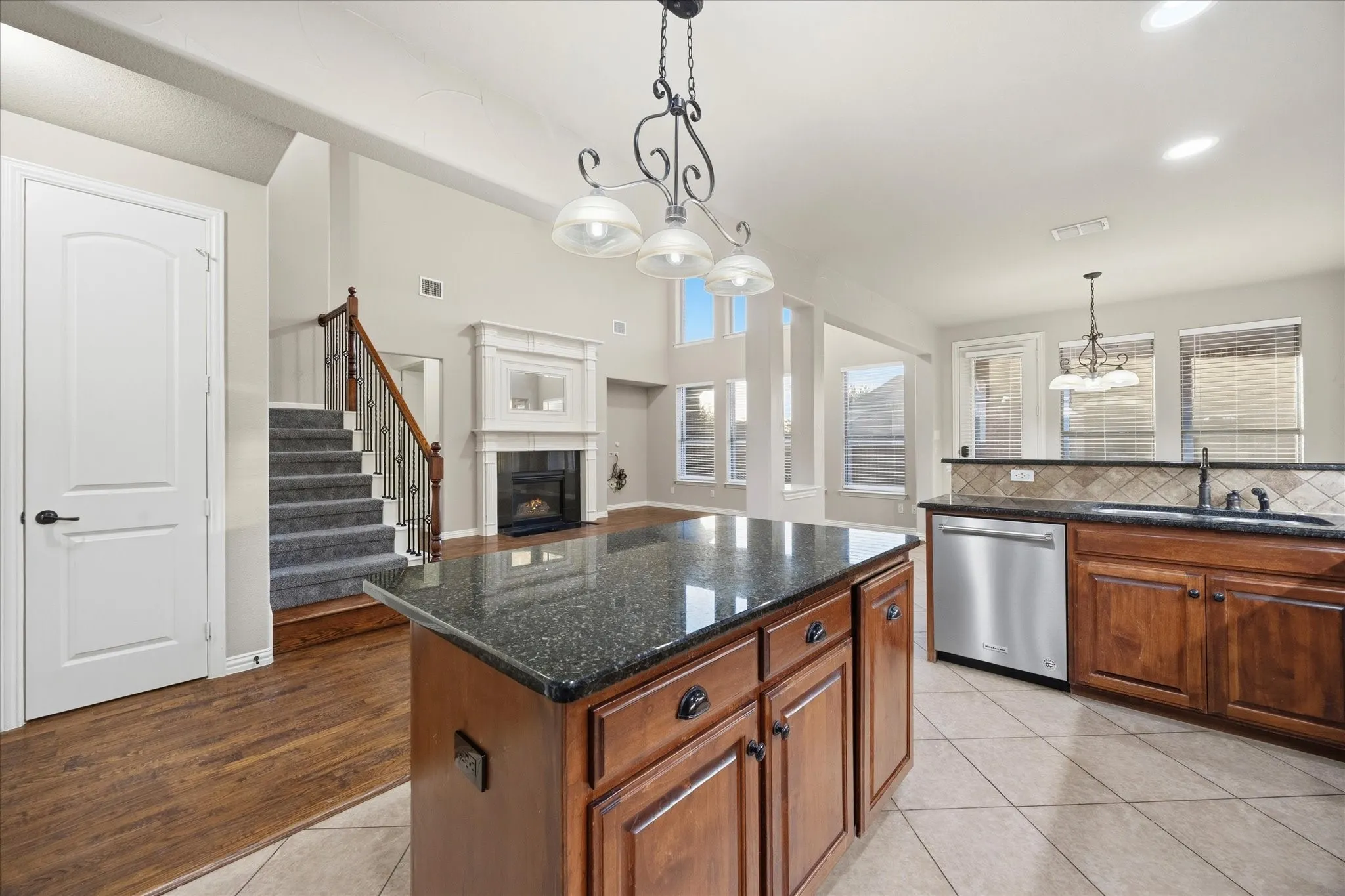 Single Family Residence For Sale in Rockwall County , 201 Chatfield Drive, Rockwall, Texas 75087, 4 Bedroom, 4 Bathroom, 2 Garage spaces, 3,145 Sqft, built in 2011, mls#21215147, Real Estate Agent in Rockwall, Homes For Sale in Rockwall county, Homes For Sale in Rockwall, Realtor in Rockwall Texas, Real Estate Brokerage Independent Realty Texas, Luminita Cordes Realtor