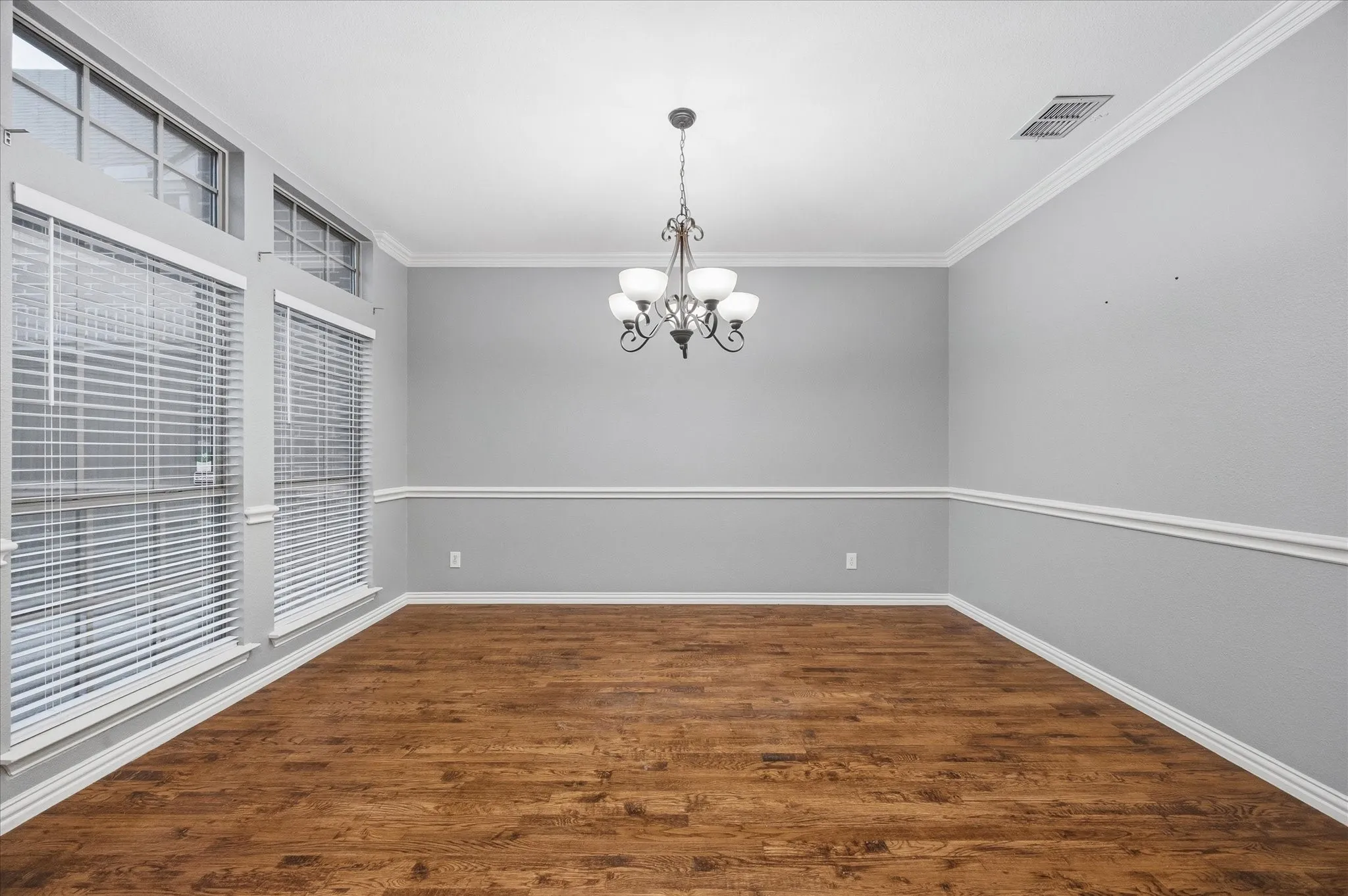 Single Family Residence For Sale in Rockwall County , 201 Chatfield Drive, Rockwall, Texas 75087, 4 Bedroom, 4 Bathroom, 2 Garage spaces, 3,145 Sqft, built in 2011, mls#21215147, Real Estate Agent in Rockwall, Homes For Sale in Rockwall county, Homes For Sale in Rockwall, Realtor in Rockwall Texas, Real Estate Brokerage Independent Realty Texas, Luminita Cordes Realtor