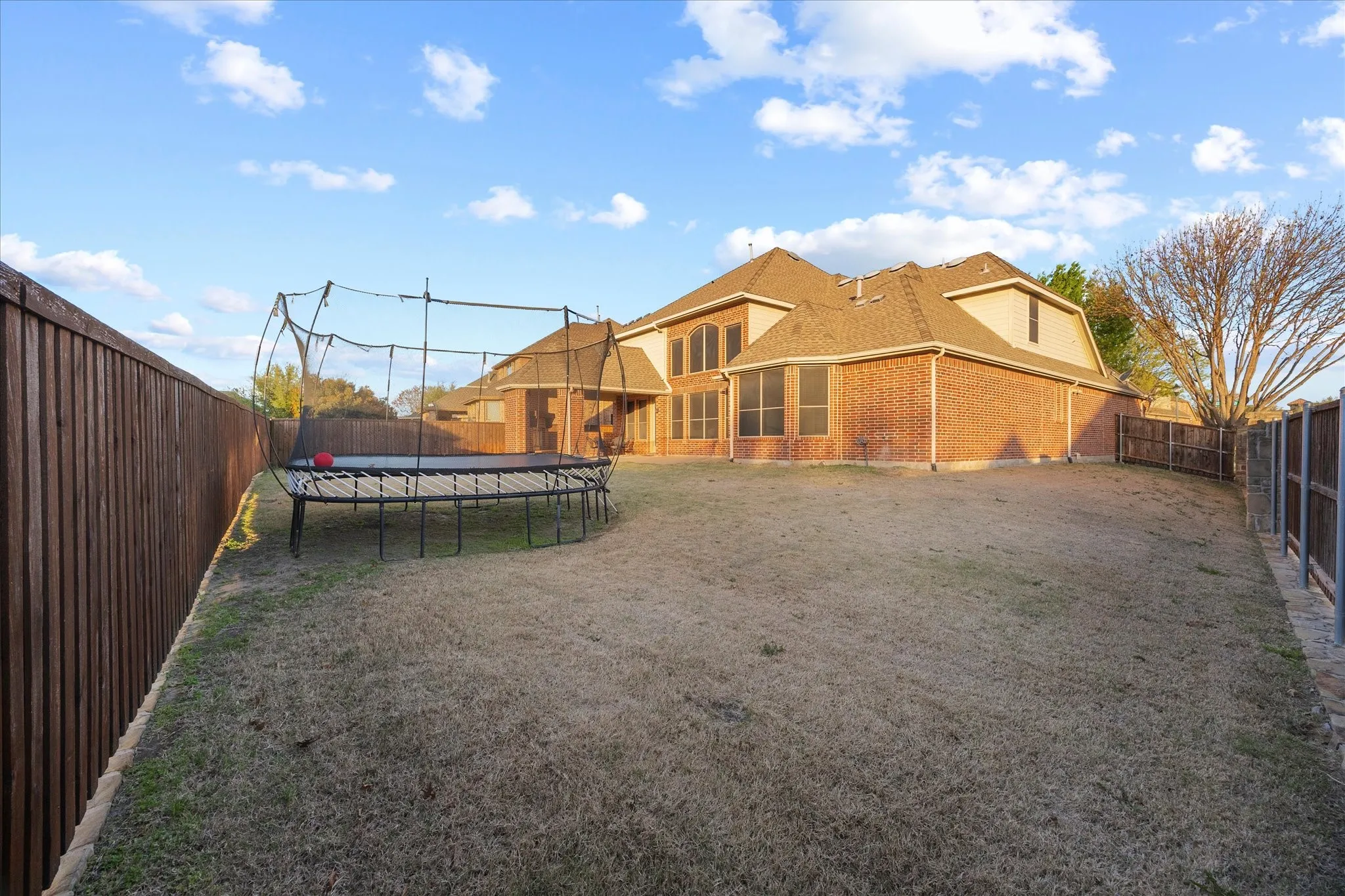 Single Family Residence For Sale in Rockwall County , 201 Chatfield Drive, Rockwall, Texas 75087, 4 Bedroom, 4 Bathroom, 2 Garage spaces, 3,145 Sqft, built in 2011, mls#21215147, Real Estate Agent in Rockwall, Homes For Sale in Rockwall county, Homes For Sale in Rockwall, Realtor in Rockwall Texas, Real Estate Brokerage Independent Realty Texas, Luminita Cordes Realtor