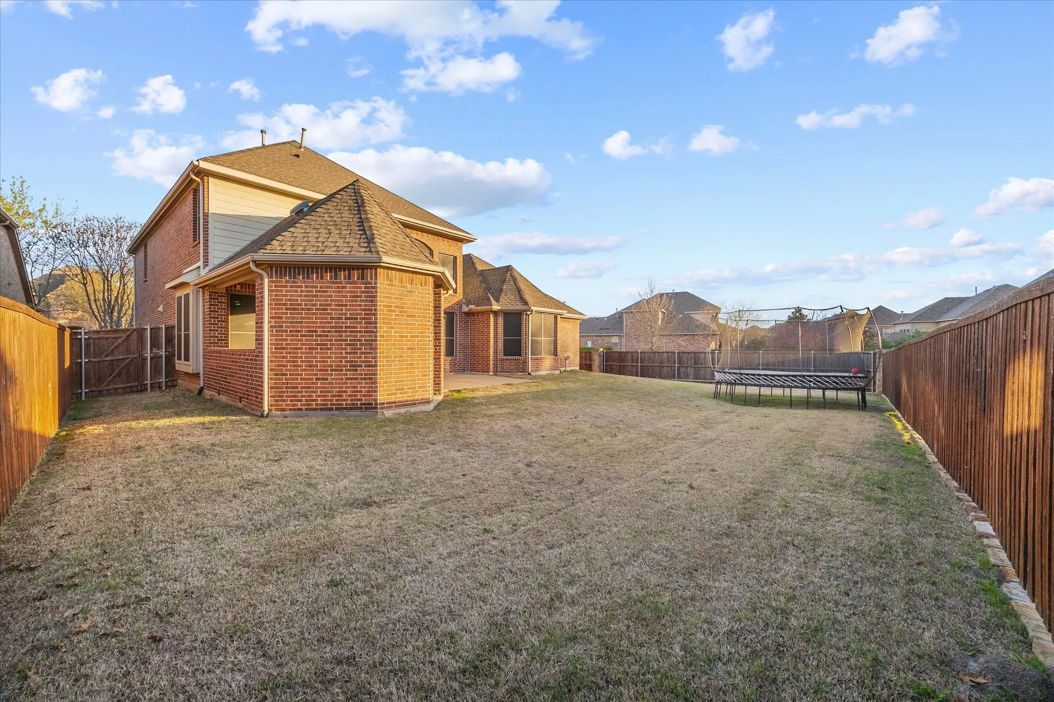 Single Family Residence For Sale in Rockwall County , 201 Chatfield Drive, Rockwall, Texas 75087, 4 Bedroom, 4 Bathroom, 2 Garage spaces, 3,145 Sqft, built in 2011, mls#21215147, Real Estate Agent in Rockwall, Homes For Sale in Rockwall county, Homes For Sale in Rockwall, Realtor in Rockwall Texas, Real Estate Brokerage Independent Realty Texas, Luminita Cordes Realtor