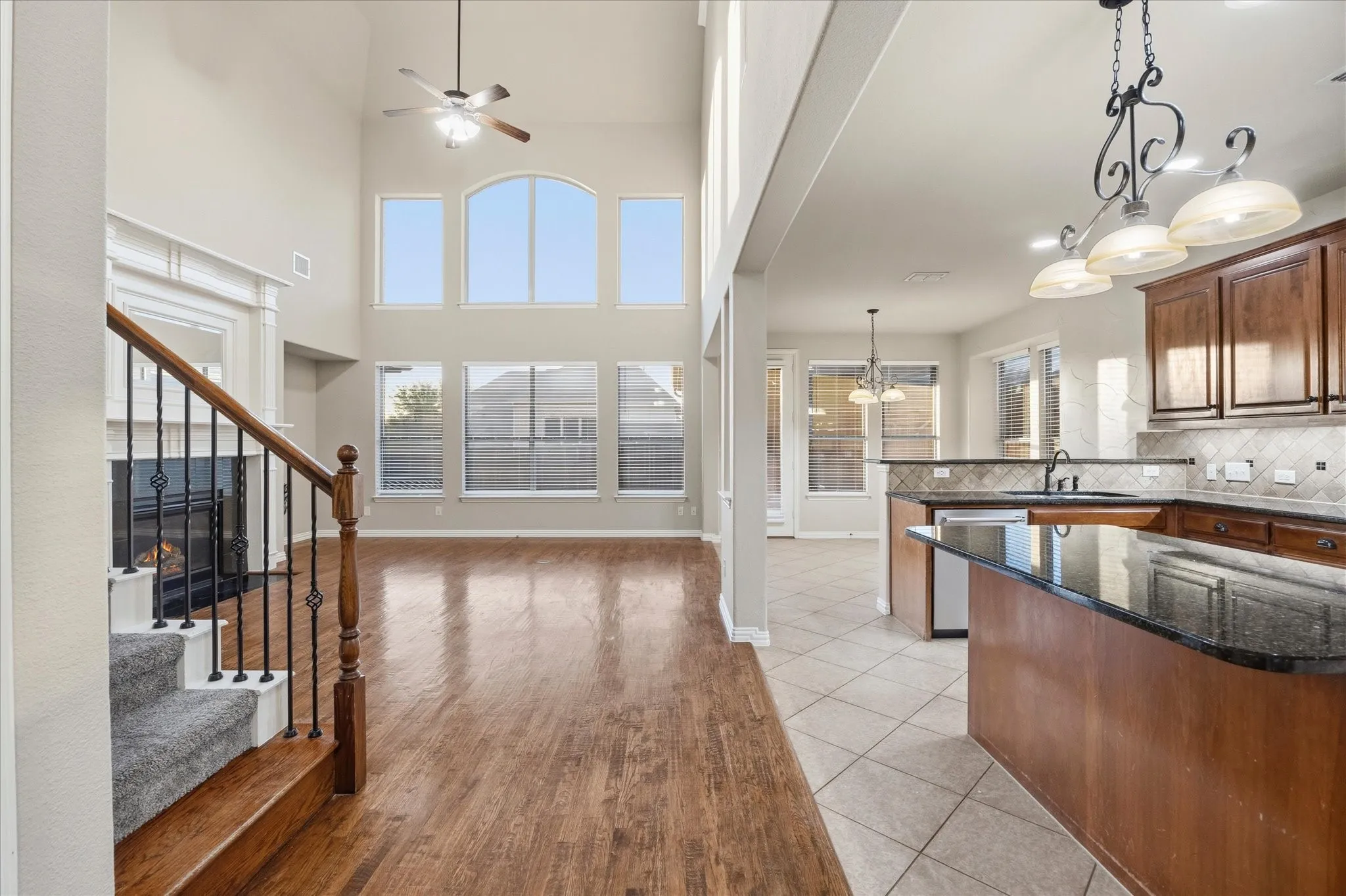 Single Family Residence For Sale in Rockwall County , 201 Chatfield Drive, Rockwall, Texas 75087, 4 Bedroom, 4 Bathroom, 2 Garage spaces, 3,145 Sqft, built in 2011, mls#21215147, Real Estate Agent in Rockwall, Homes For Sale in Rockwall county, Homes For Sale in Rockwall, Realtor in Rockwall Texas, Real Estate Brokerage Independent Realty Texas, Luminita Cordes Realtor