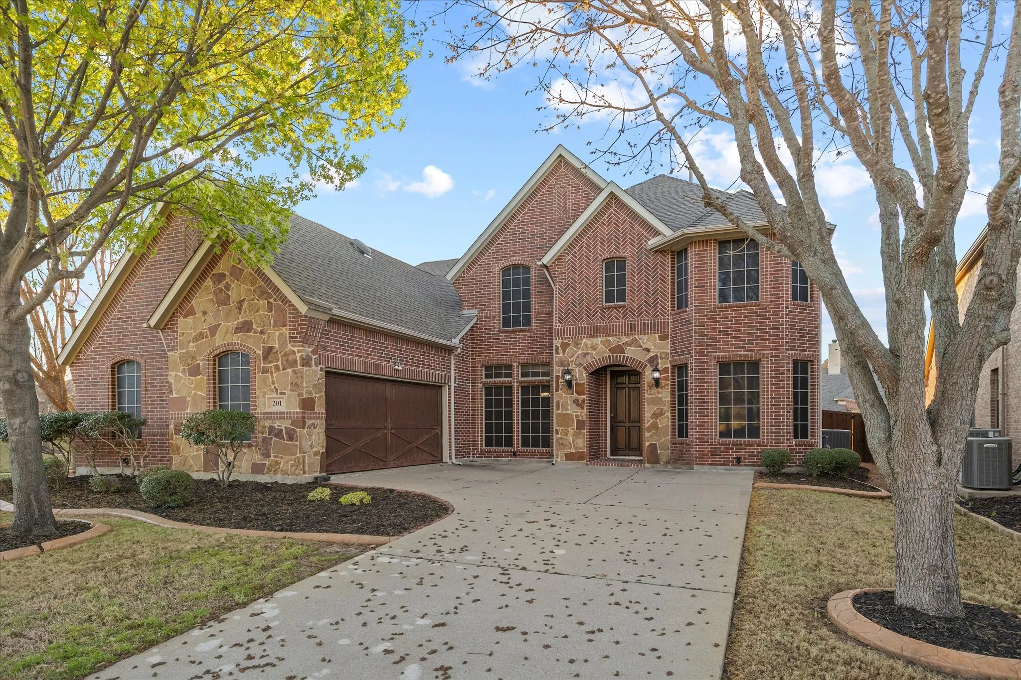 Single Family Residence For Sale in Rockwall County , 201 Chatfield Drive, Rockwall, Texas 75087, 4 Bedroom, 4 Bathroom, 2 Garage spaces, 3,145 Sqft, built in 2011, mls#21215147, Real Estate Agent in Rockwall, Homes For Sale in Rockwall county, Homes For Sale in Rockwall, Realtor in Rockwall Texas, Real Estate Brokerage Independent Realty Texas, Luminita Cordes Realtor
