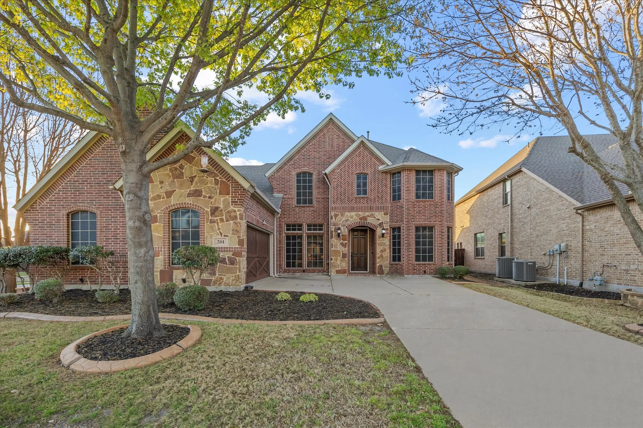 Single Family Residence For Sale in Rockwall County , 201 Chatfield Drive, Rockwall, Texas 75087, 4 Bedroom, 4 Bathroom, 2 Garage spaces, 3,145 Sqft, built in 2011, mls#21215147, Real Estate Agent in Rockwall, Homes For Sale in Rockwall county, Homes For Sale in Rockwall, Realtor in Rockwall Texas, Real Estate Brokerage Independent Realty Texas, Luminita Cordes Realtor