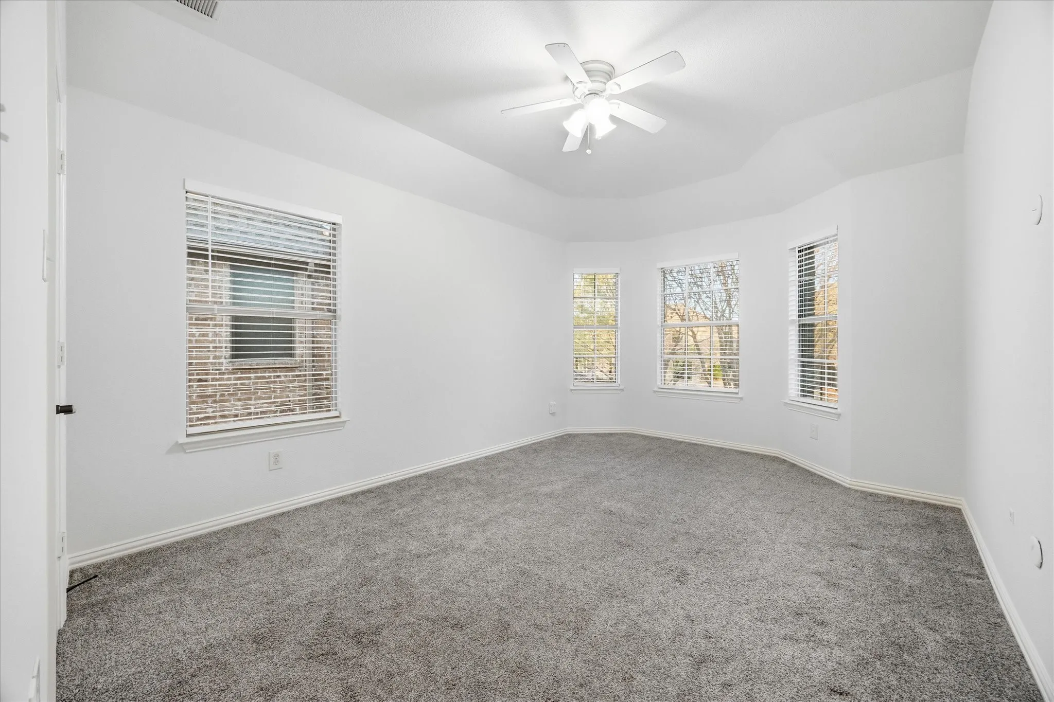 Single Family Residence For Sale in Rockwall County , 201 Chatfield Drive, Rockwall, Texas 75087, 4 Bedroom, 4 Bathroom, 2 Garage spaces, 3,145 Sqft, built in 2011, mls#21215147, Real Estate Agent in Rockwall, Homes For Sale in Rockwall county, Homes For Sale in Rockwall, Realtor in Rockwall Texas, Real Estate Brokerage Independent Realty Texas, Luminita Cordes Realtor