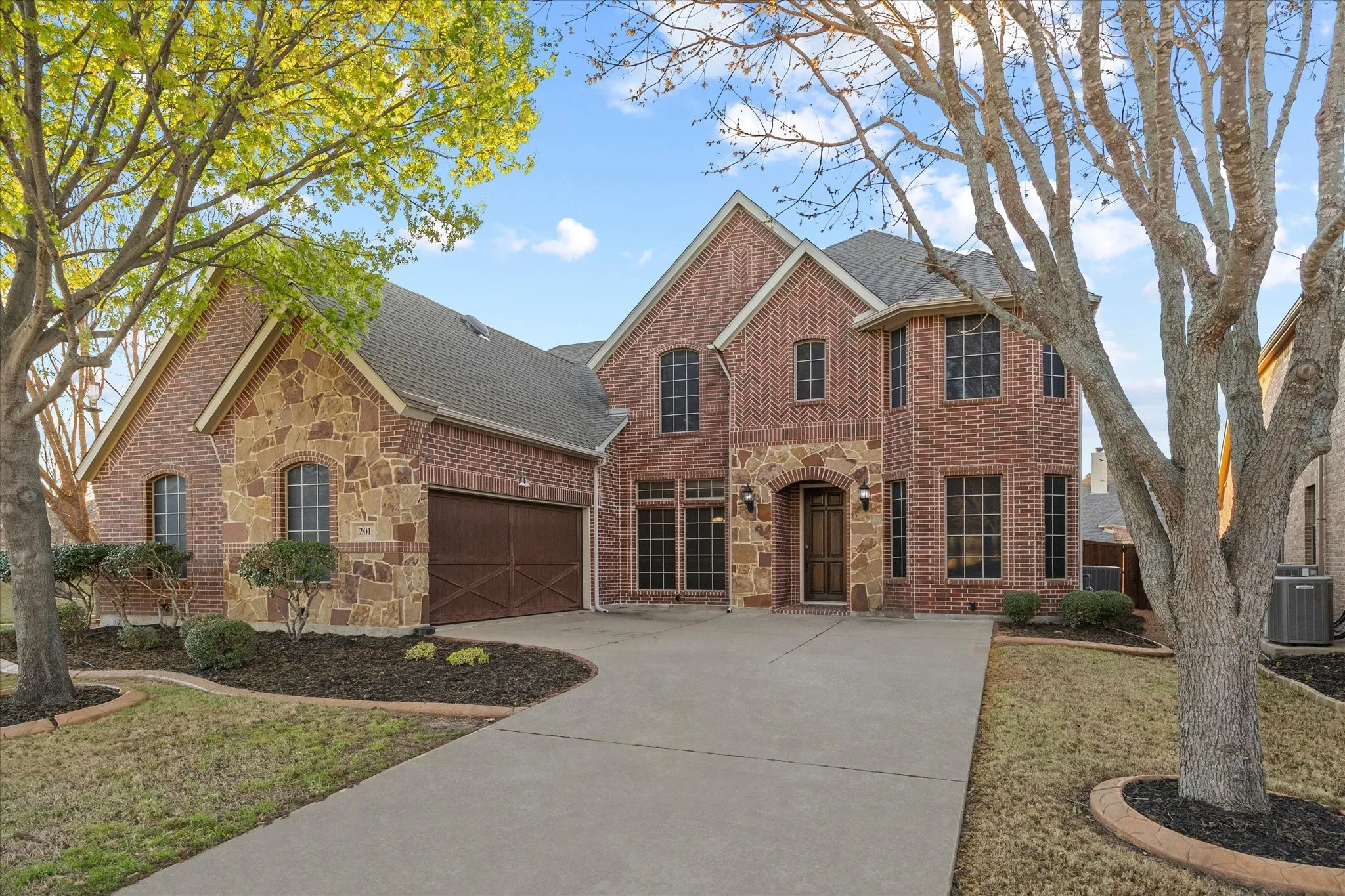 Single Family Residence For Sale in Rockwall County , 201 Chatfield Drive, Rockwall, Texas 75087, 4 Bedroom, 4 Bathroom, 2 Garage spaces, 3,145 Sqft, built in 2011, mls#21215147, Real Estate Agent in Rockwall, Homes For Sale in Rockwall county, Homes For Sale in Rockwall, Realtor in Rockwall Texas, Real Estate Brokerage Independent Realty Texas, Luminita Cordes Realtor