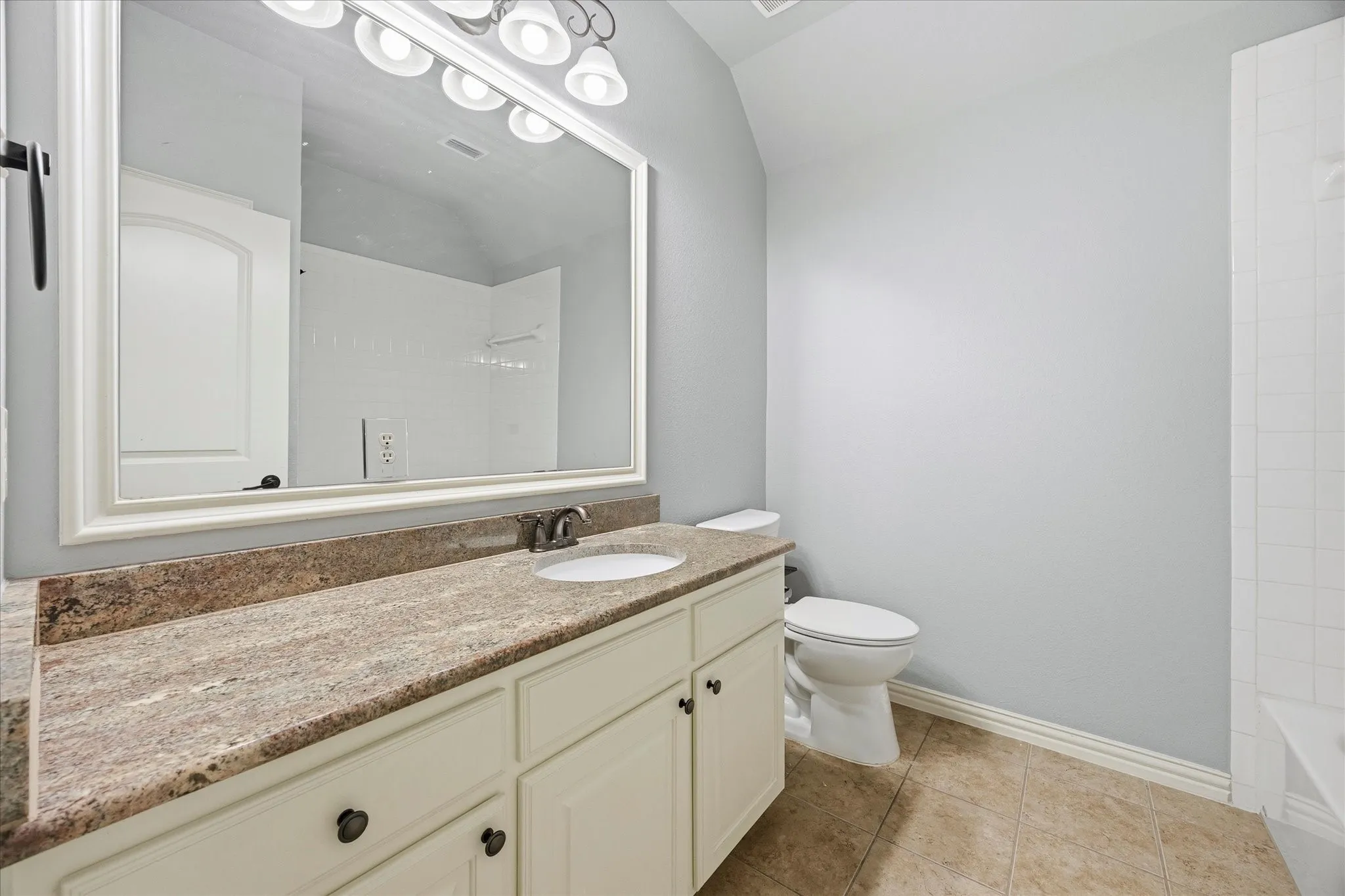 Single Family Residence For Sale in Rockwall County , 201 Chatfield Drive, Rockwall, Texas 75087, 4 Bedroom, 4 Bathroom, 2 Garage spaces, 3,145 Sqft, built in 2011, mls#21215147, Real Estate Agent in Rockwall, Homes For Sale in Rockwall county, Homes For Sale in Rockwall, Realtor in Rockwall Texas, Real Estate Brokerage Independent Realty Texas, Luminita Cordes Realtor
