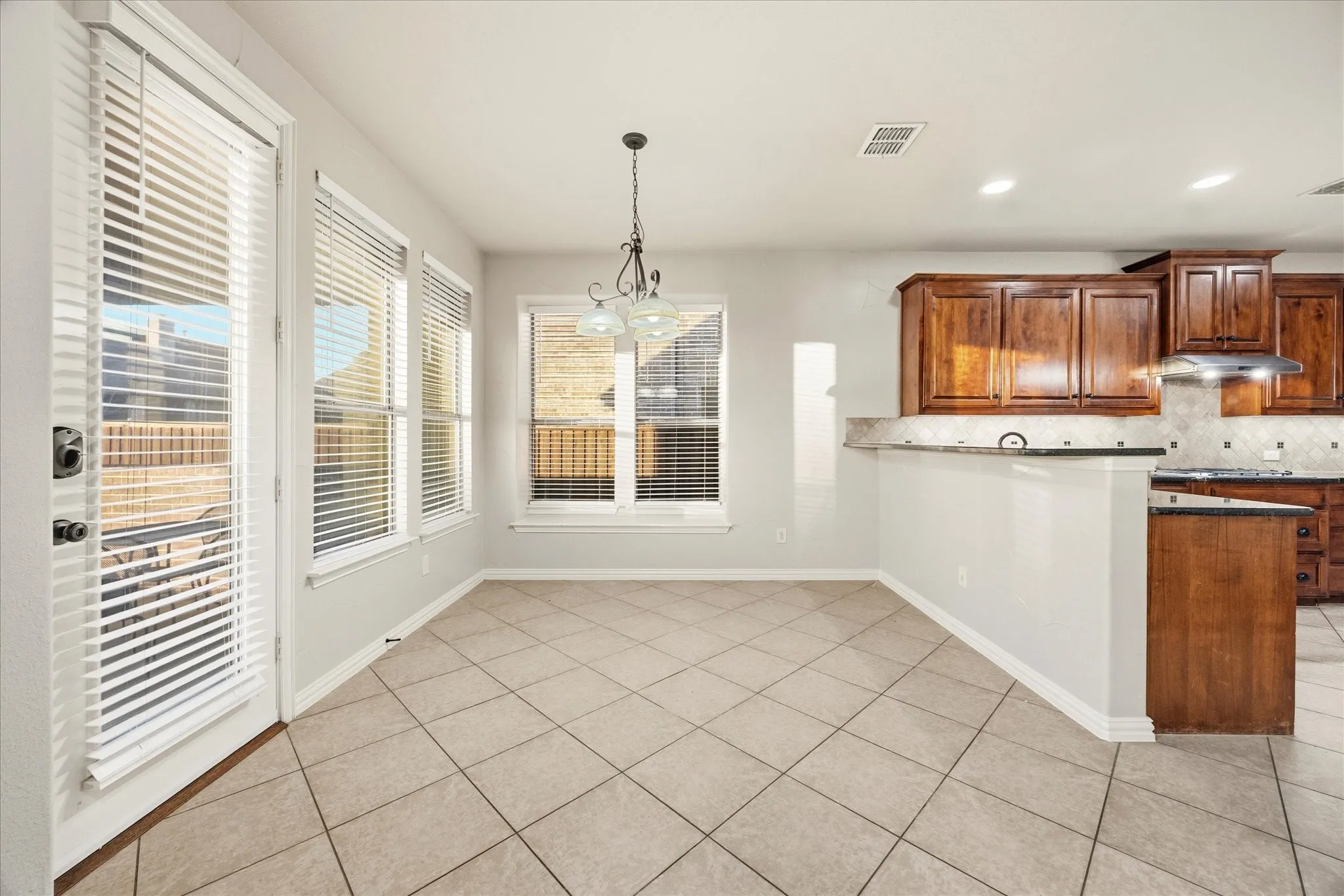 Single Family Residence For Sale in Rockwall County , 201 Chatfield Drive, Rockwall, Texas 75087, 4 Bedroom, 4 Bathroom, 2 Garage spaces, 3,145 Sqft, built in 2011, mls#21215147, Real Estate Agent in Rockwall, Homes For Sale in Rockwall county, Homes For Sale in Rockwall, Realtor in Rockwall Texas, Real Estate Brokerage Independent Realty Texas, Luminita Cordes Realtor