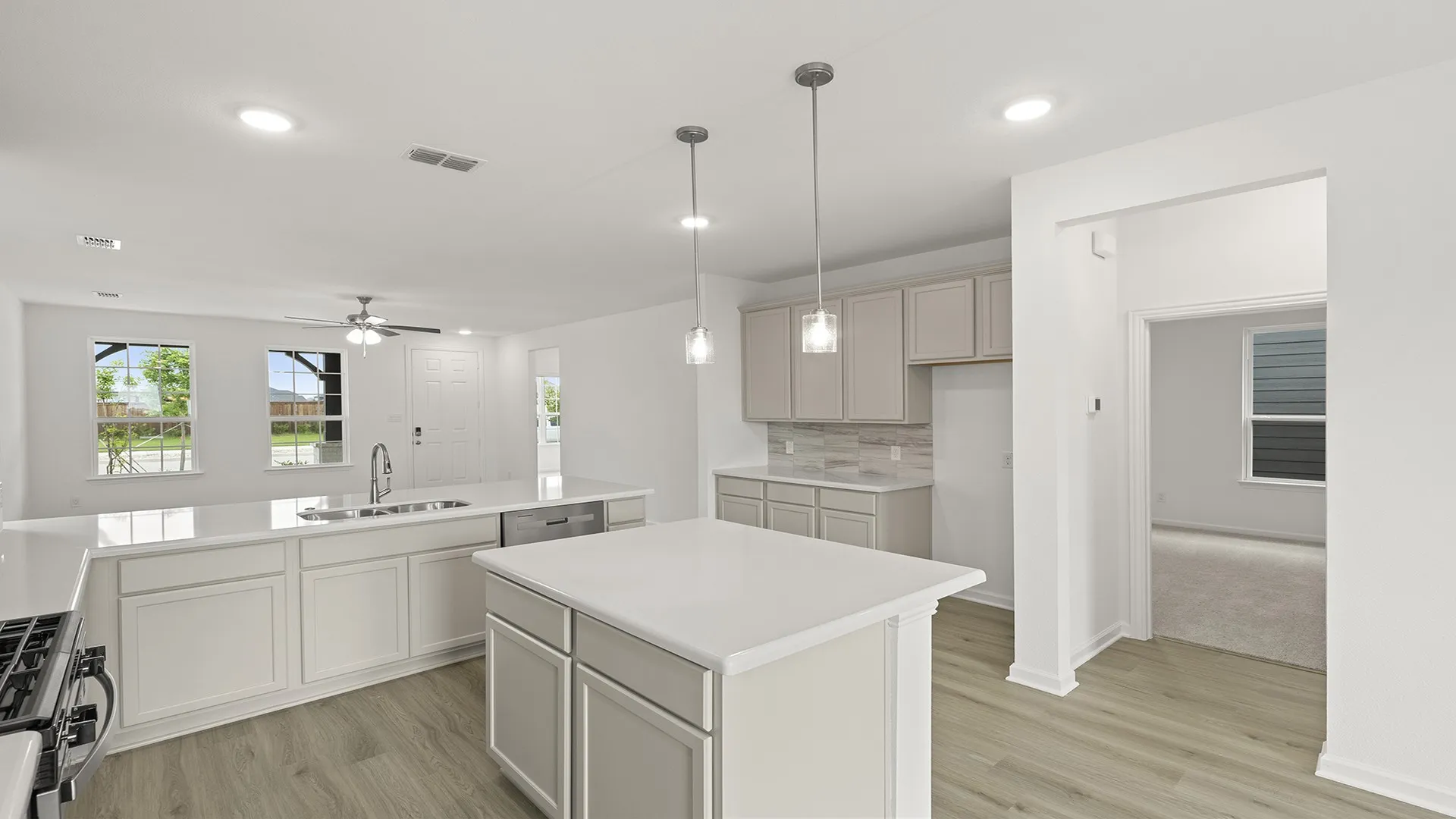 13. 3210 Summerland - Kitchen (4)