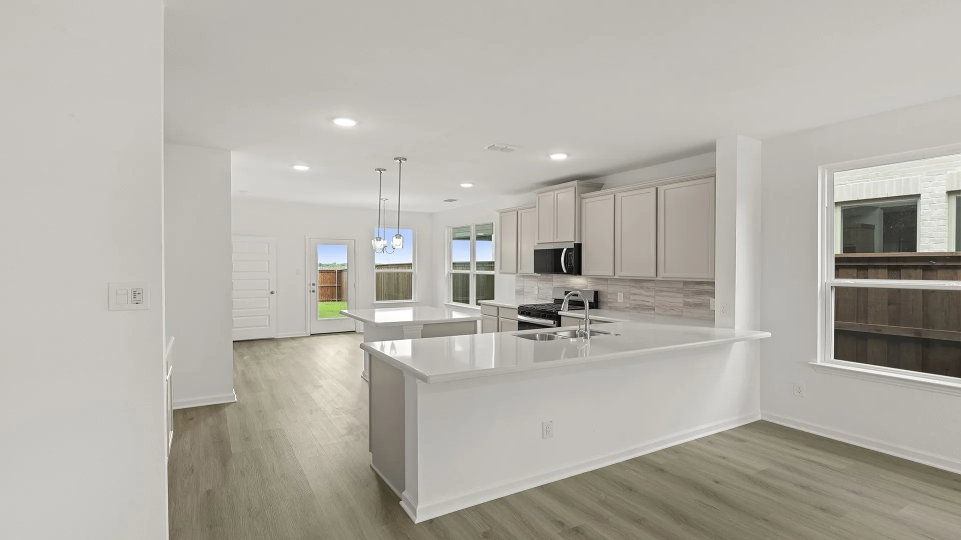 11. 3210 Summerland - Kitchen (2)
