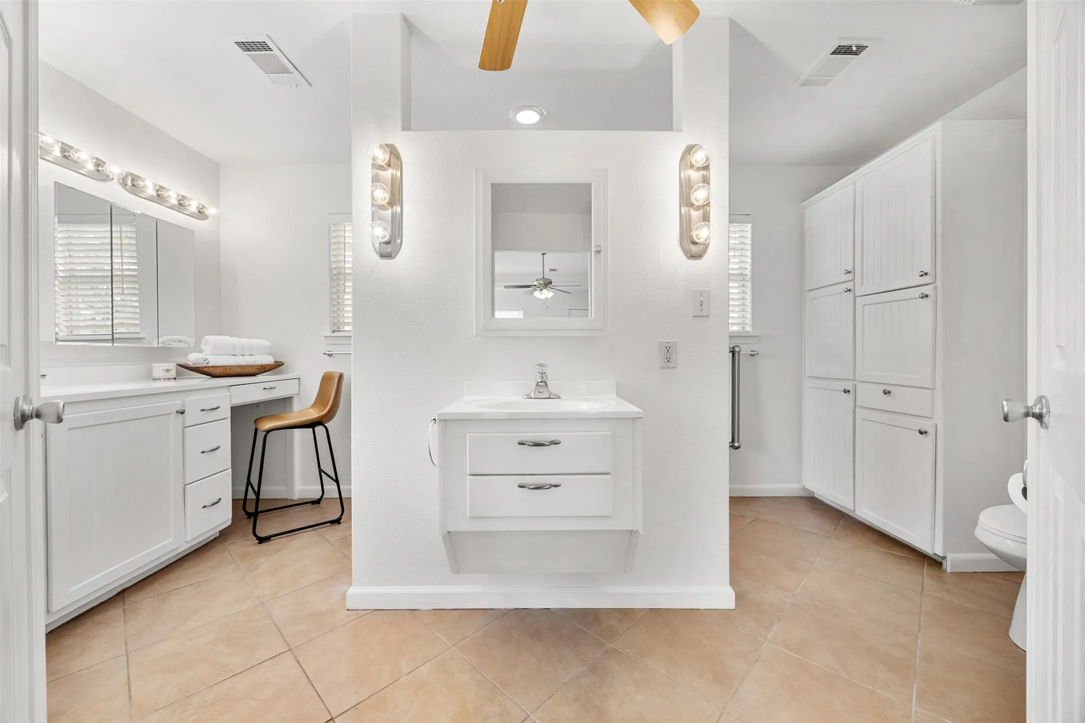 Single Family Residence For Sale in San Saba County , 6500 CR 310, San Saba, Texas 76877, 4 Bedroom, 4 Bathroom, Garage spaces, 2,400 Sqft, built in 2010, mls#21216402, Real Estate Agent in San Saba, Homes For Sale in San Saba county, Homes For Sale in San Saba, Realtor in San Saba Texas, Real Estate Brokerage Independent Realty Texas, Luminita Cordes Realtor