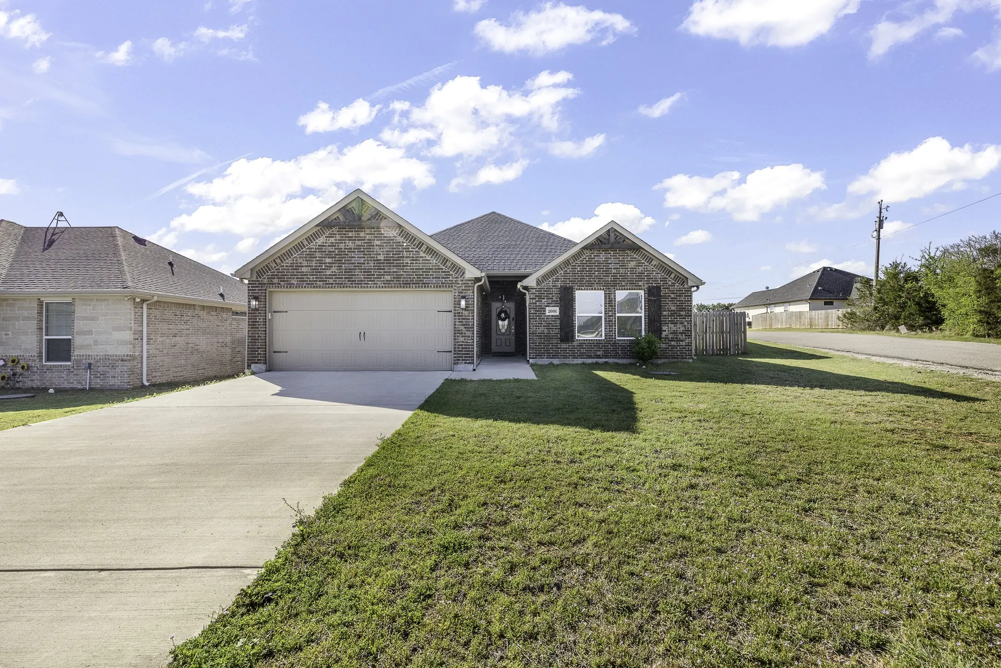 Single Family Residence For Sale in Hood County , 2601 Austin Drive, Granbury, Texas 76048, 3 Bedroom, 4 Bathroom, 1 Garage spaces, 1,882 Sqft, built in 2021, mls#21213315, Real Estate Agent in Granbury, Homes For Sale in Hood county, Homes For Sale in Granbury, Realtor in Granbury Texas, Real Estate Brokerage Independent Realty Texas, Luminita Cordes Realtor
