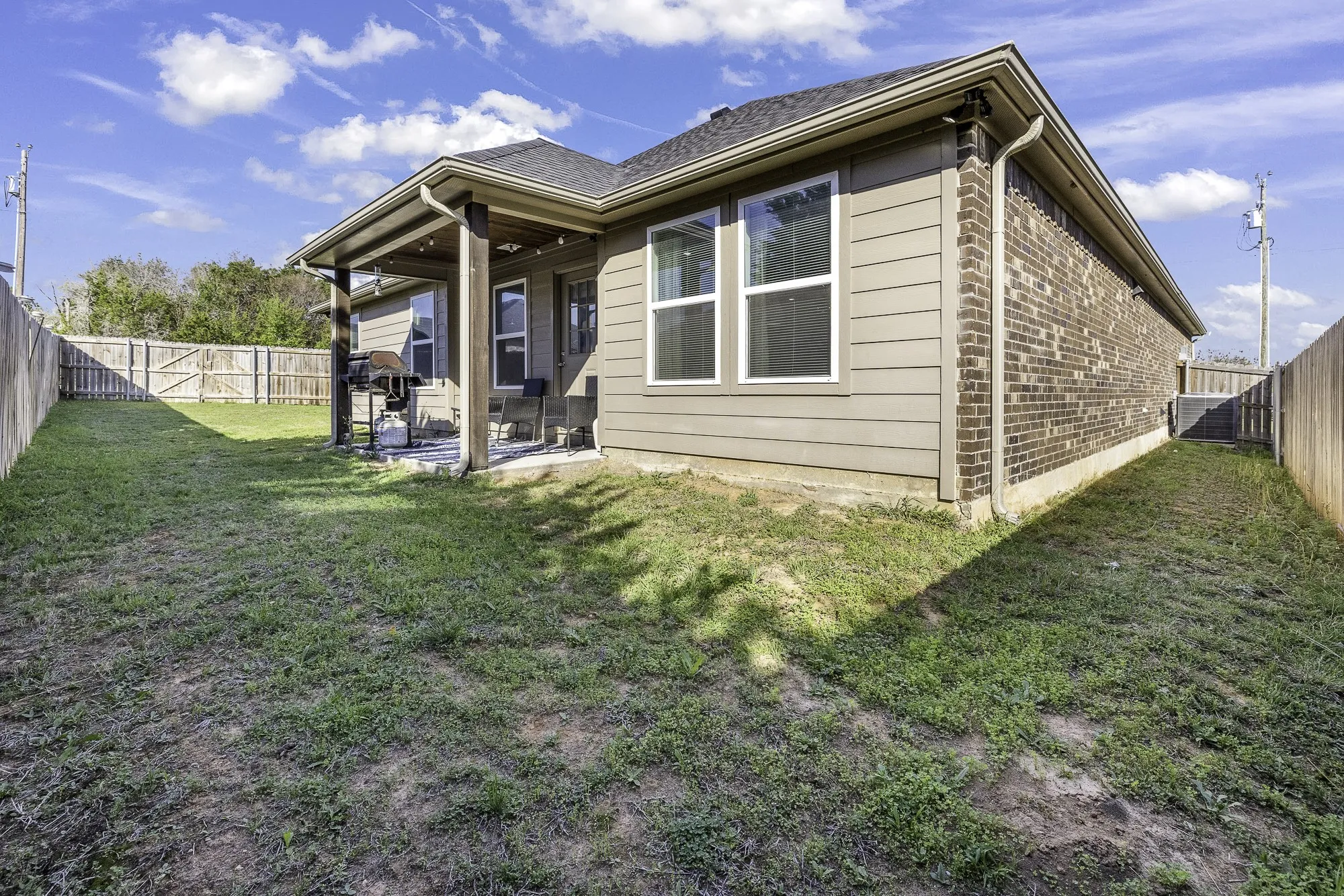 Single Family Residence For Sale in Hood County , 2601 Austin Drive, Granbury, Texas 76048, 3 Bedroom, 4 Bathroom, 1 Garage spaces, 1,882 Sqft, built in 2021, mls#21213315, Real Estate Agent in Granbury, Homes For Sale in Hood county, Homes For Sale in Granbury, Realtor in Granbury Texas, Real Estate Brokerage Independent Realty Texas, Luminita Cordes Realtor