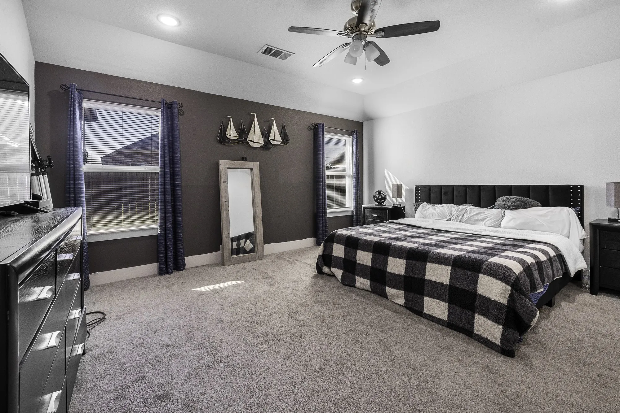 Single Family Residence For Sale in Hood County , 2601 Austin Drive, Granbury, Texas 76048, 3 Bedroom, 4 Bathroom, 1 Garage spaces, 1,882 Sqft, built in 2021, mls#21213315, Real Estate Agent in Granbury, Homes For Sale in Hood county, Homes For Sale in Granbury, Realtor in Granbury Texas, Real Estate Brokerage Independent Realty Texas, Luminita Cordes Realtor