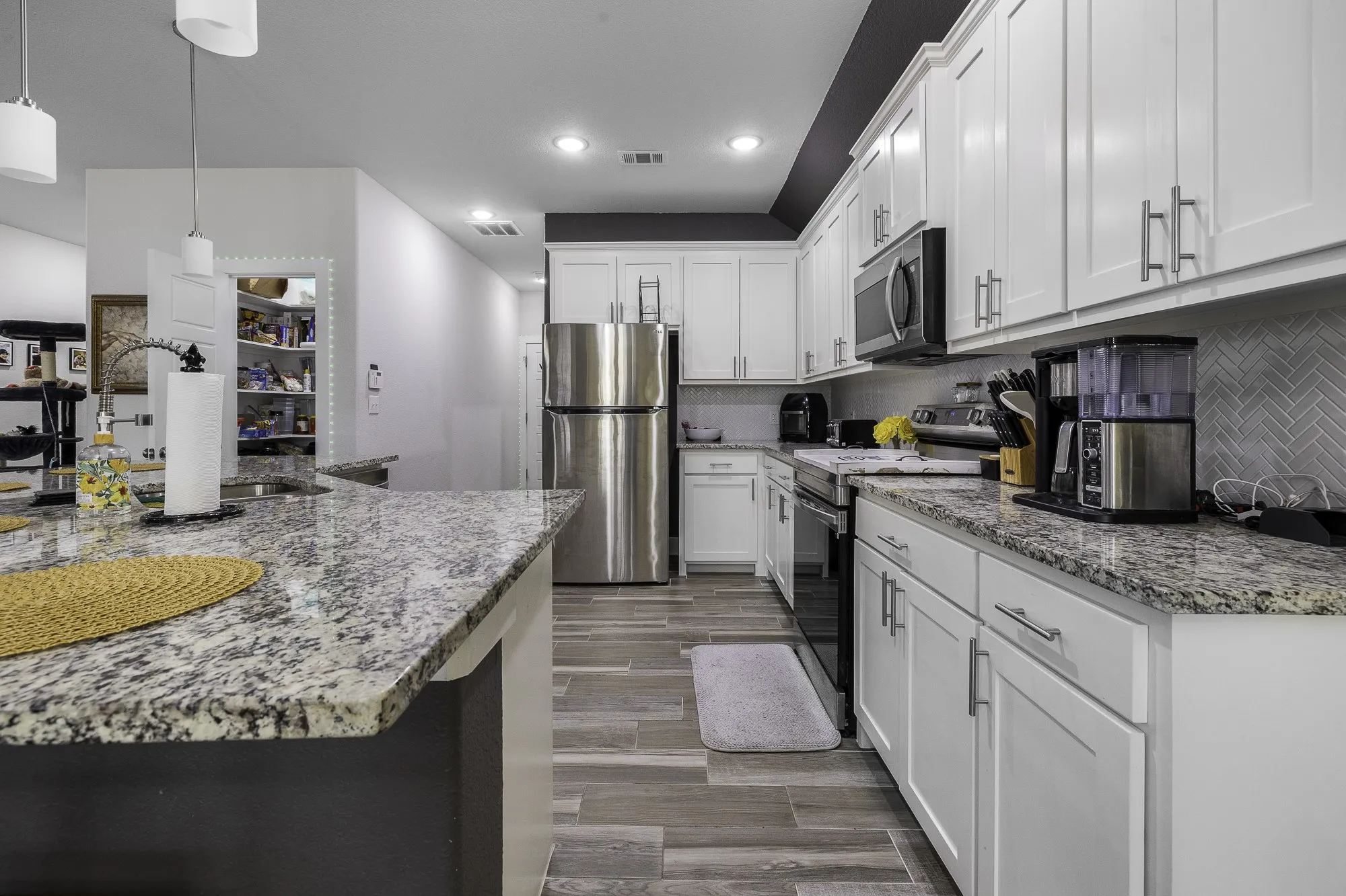 Single Family Residence For Sale in Hood County , 2601 Austin Drive, Granbury, Texas 76048, 3 Bedroom, 4 Bathroom, 1 Garage spaces, 1,882 Sqft, built in 2021, mls#21213315, Real Estate Agent in Granbury, Homes For Sale in Hood county, Homes For Sale in Granbury, Realtor in Granbury Texas, Real Estate Brokerage Independent Realty Texas, Luminita Cordes Realtor