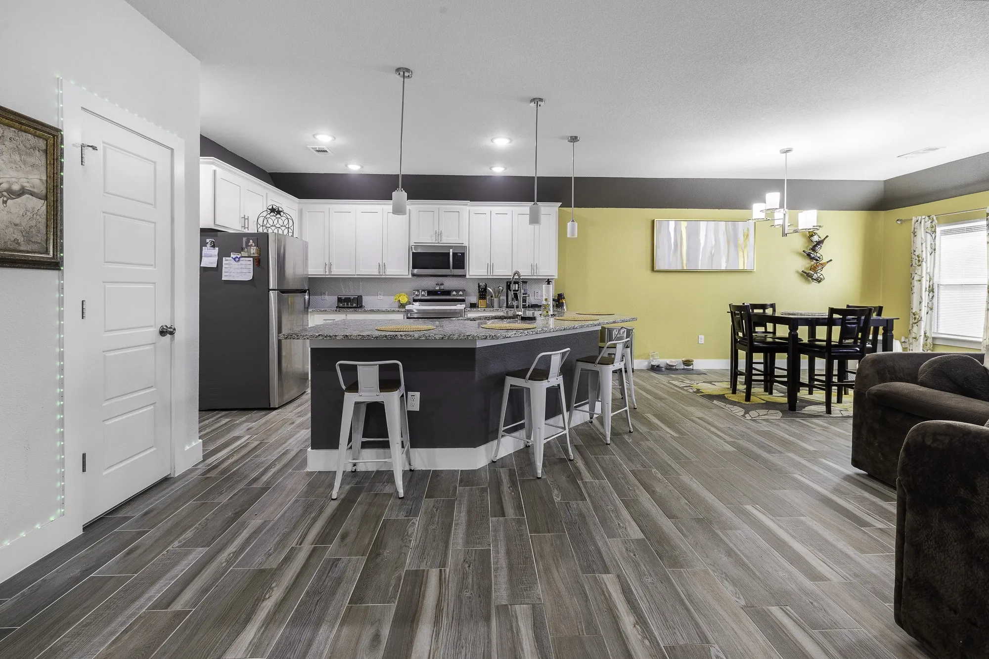 Single Family Residence For Sale in Hood County , 2601 Austin Drive, Granbury, Texas 76048, 3 Bedroom, 4 Bathroom, 1 Garage spaces, 1,882 Sqft, built in 2021, mls#21213315, Real Estate Agent in Granbury, Homes For Sale in Hood county, Homes For Sale in Granbury, Realtor in Granbury Texas, Real Estate Brokerage Independent Realty Texas, Luminita Cordes Realtor