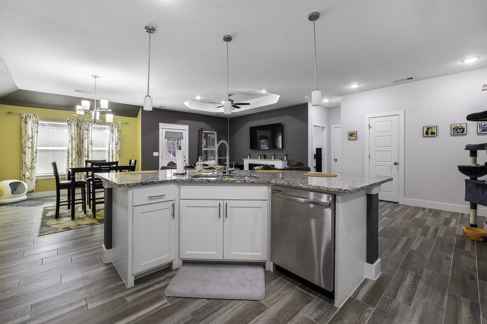 Single Family Residence For Sale in Hood County , 2601 Austin Drive, Granbury, Texas 76048, 3 Bedroom, 4 Bathroom, 1 Garage spaces, 1,882 Sqft, built in 2021, mls#21213315, Real Estate Agent in Granbury, Homes For Sale in Hood county, Homes For Sale in Granbury, Realtor in Granbury Texas, Real Estate Brokerage Independent Realty Texas, Luminita Cordes Realtor