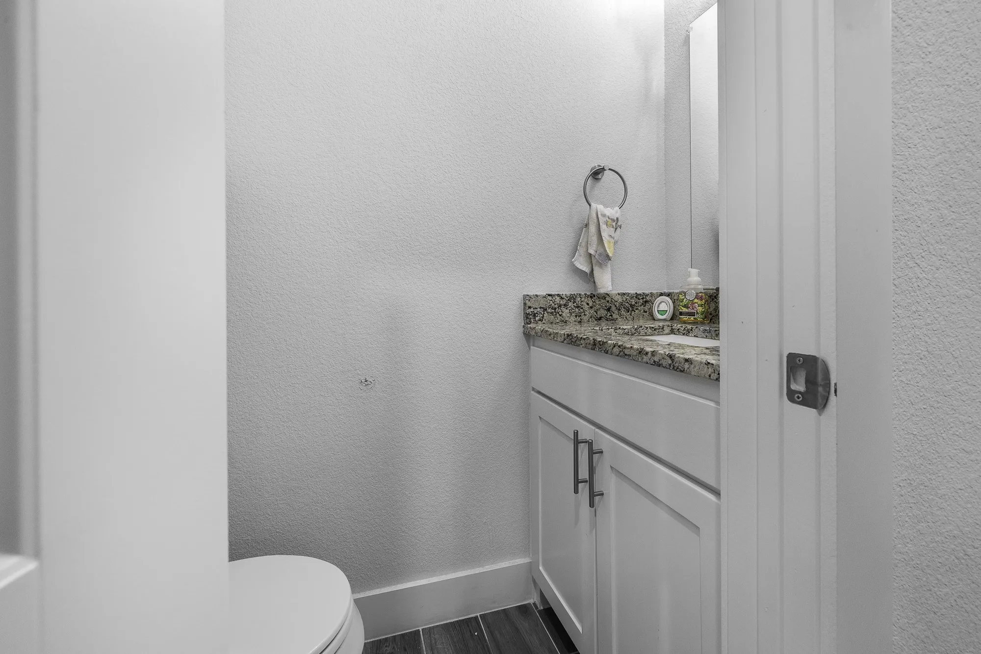 Single Family Residence For Sale in Hood County , 2601 Austin Drive, Granbury, Texas 76048, 3 Bedroom, 4 Bathroom, 1 Garage spaces, 1,882 Sqft, built in 2021, mls#21213315, Real Estate Agent in Granbury, Homes For Sale in Hood county, Homes For Sale in Granbury, Realtor in Granbury Texas, Real Estate Brokerage Independent Realty Texas, Luminita Cordes Realtor