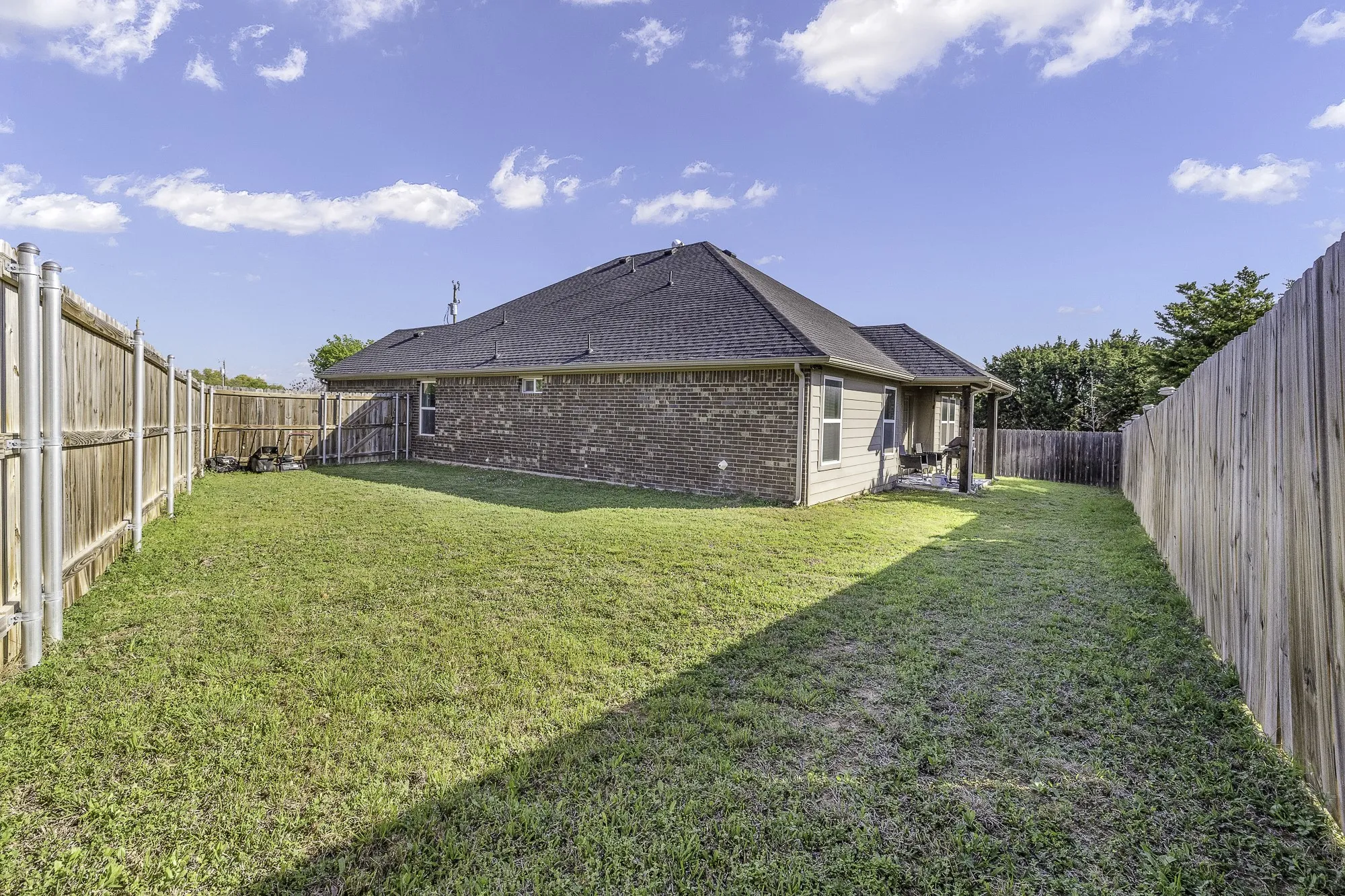 Single Family Residence For Sale in Hood County , 2601 Austin Drive, Granbury, Texas 76048, 3 Bedroom, 4 Bathroom, 1 Garage spaces, 1,882 Sqft, built in 2021, mls#21213315, Real Estate Agent in Granbury, Homes For Sale in Hood county, Homes For Sale in Granbury, Realtor in Granbury Texas, Real Estate Brokerage Independent Realty Texas, Luminita Cordes Realtor