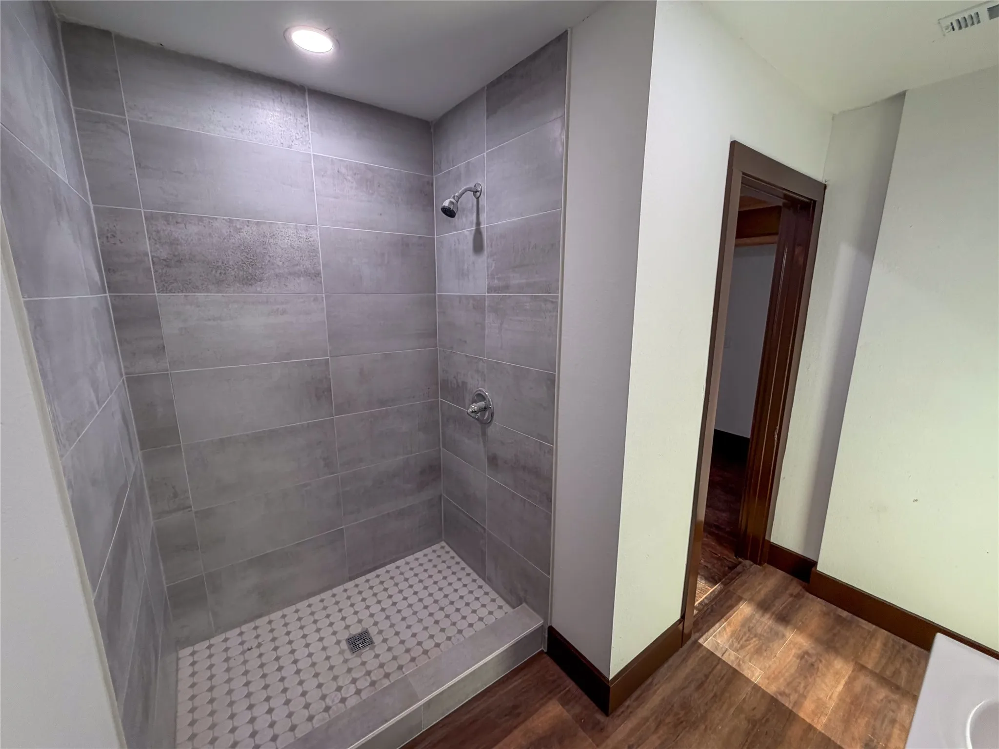 Apartment For Rent in Grayson County , 107 E Stone Street B, Collinsville, Texas 76233, 1 Bedroom, 1 Bathroom, Garage spaces, 730 Sqft, built in 1920, Preowned, mls#21216453, Real Estate Agent in Collinsville, Homes For Rent in Grayson county, Homes For Rent in Collinsville, Realtor in Collinsville Texas, Real Estate Brokerage Independent Realty Texas, Luminita Cordes Realtor