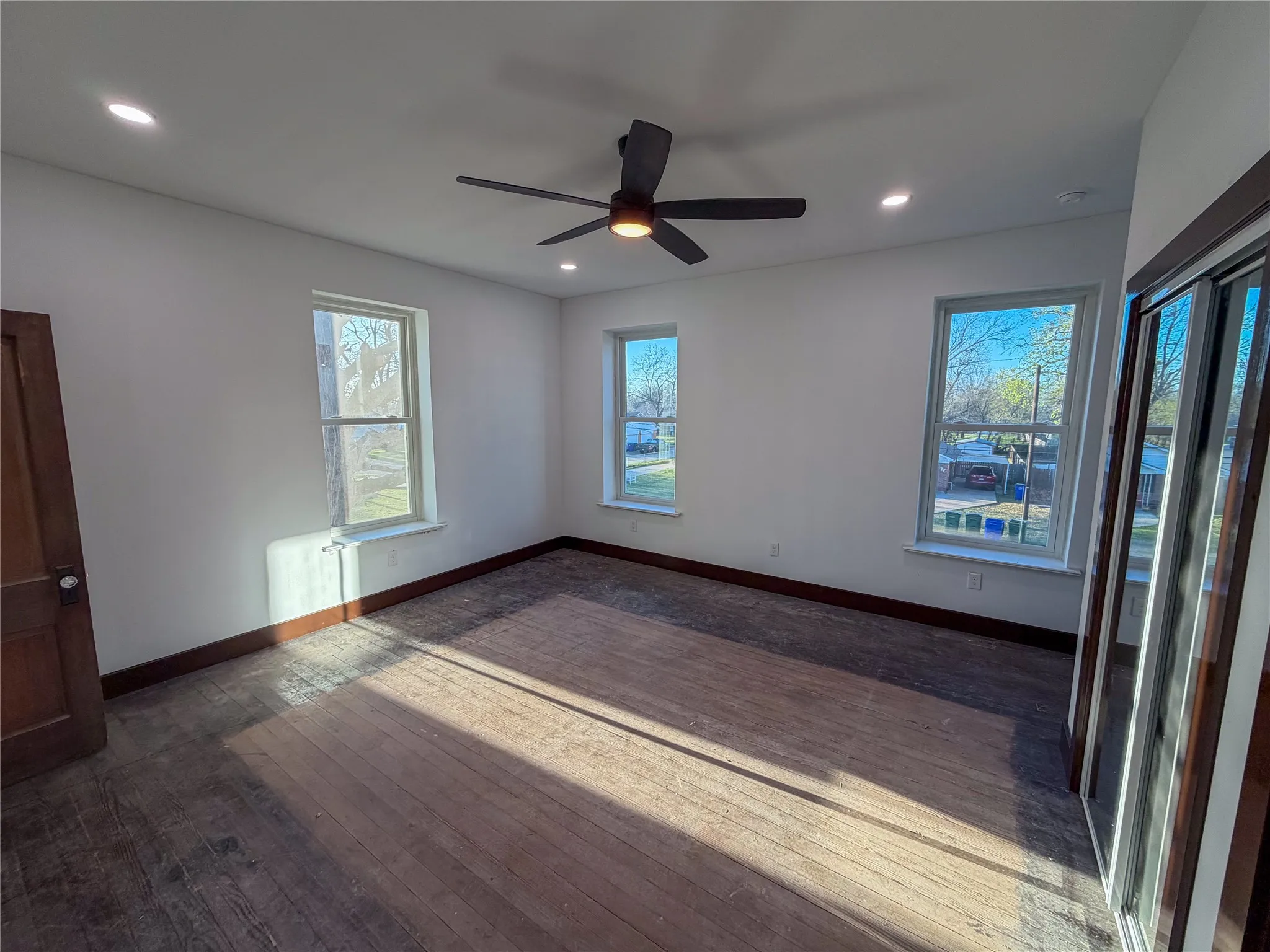 Apartment For Rent in Grayson County , 107 E Stone Street B, Collinsville, Texas 76233, 1 Bedroom, 1 Bathroom, Garage spaces, 730 Sqft, built in 1920, Preowned, mls#21216453, Real Estate Agent in Collinsville, Homes For Rent in Grayson county, Homes For Rent in Collinsville, Realtor in Collinsville Texas, Real Estate Brokerage Independent Realty Texas, Luminita Cordes Realtor