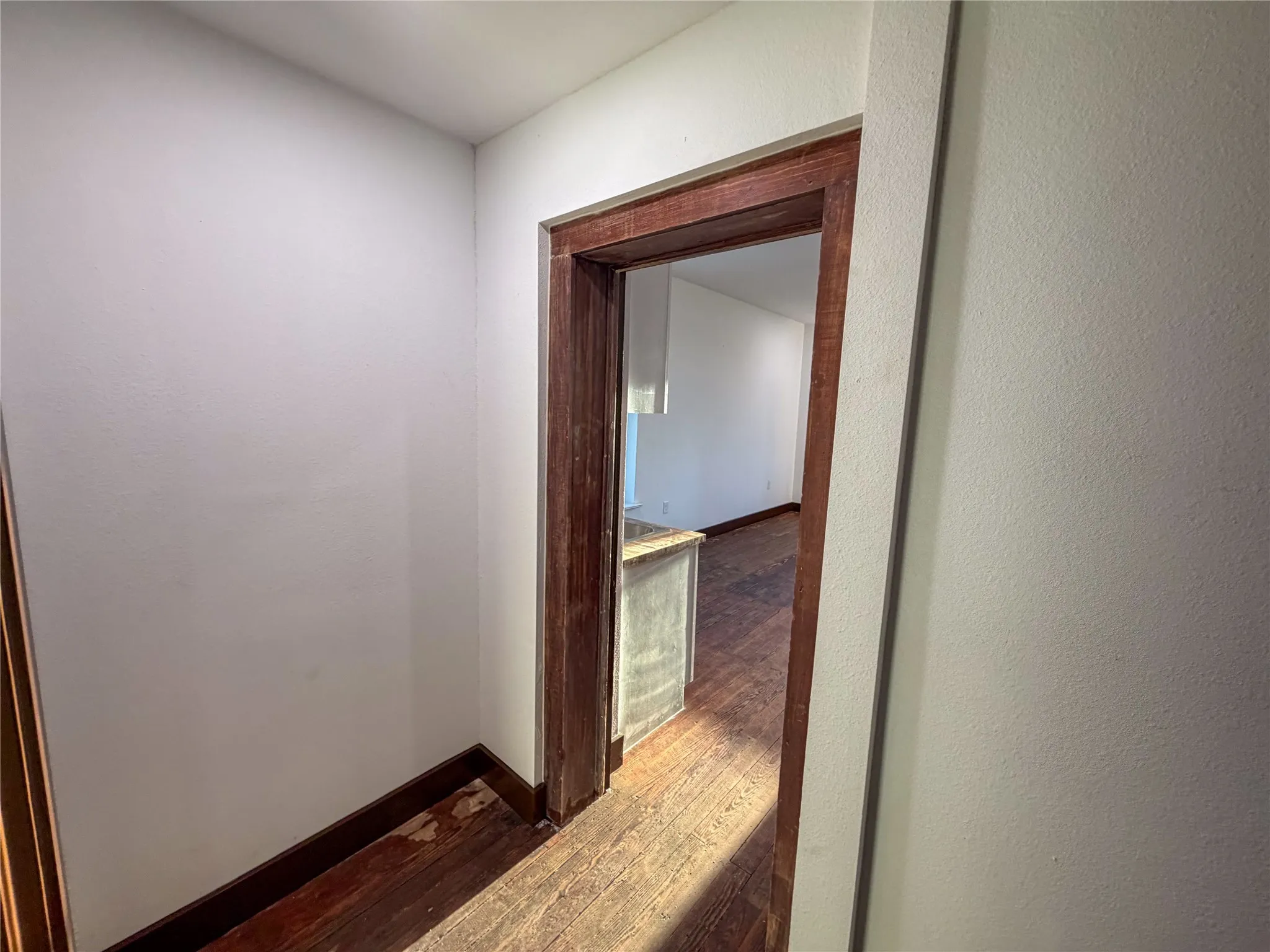 Apartment For Rent in Grayson County , 107 E Stone Street B, Collinsville, Texas 76233, 1 Bedroom, 1 Bathroom, Garage spaces, 730 Sqft, built in 1920, Preowned, mls#21216453, Real Estate Agent in Collinsville, Homes For Rent in Grayson county, Homes For Rent in Collinsville, Realtor in Collinsville Texas, Real Estate Brokerage Independent Realty Texas, Luminita Cordes Realtor