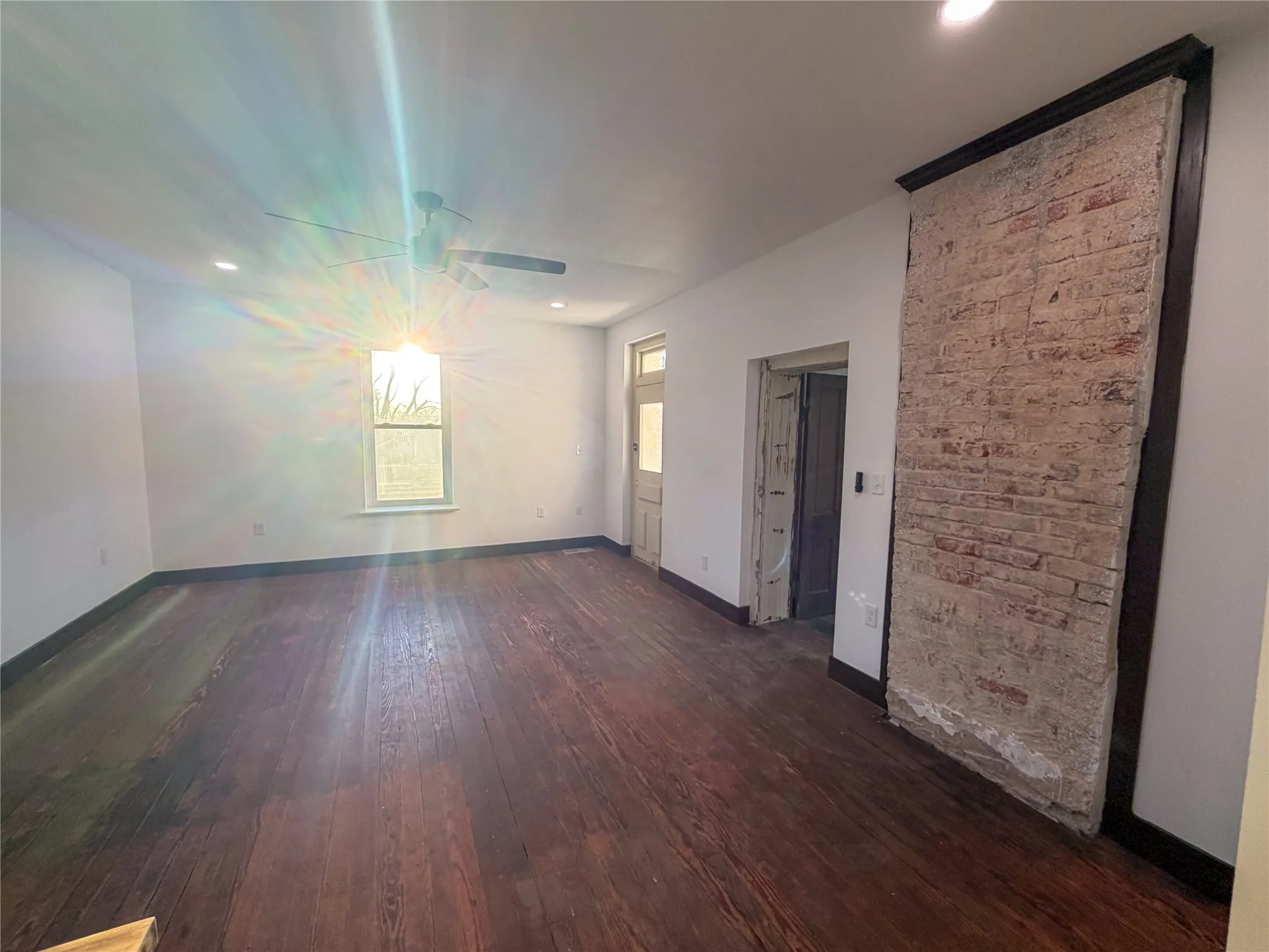 Apartment For Rent in Grayson County , 107 E Stone Street B, Collinsville, Texas 76233, 1 Bedroom, 1 Bathroom, Garage spaces, 730 Sqft, built in 1920, Preowned, mls#21216453, Real Estate Agent in Collinsville, Homes For Rent in Grayson county, Homes For Rent in Collinsville, Realtor in Collinsville Texas, Real Estate Brokerage Independent Realty Texas, Luminita Cordes Realtor