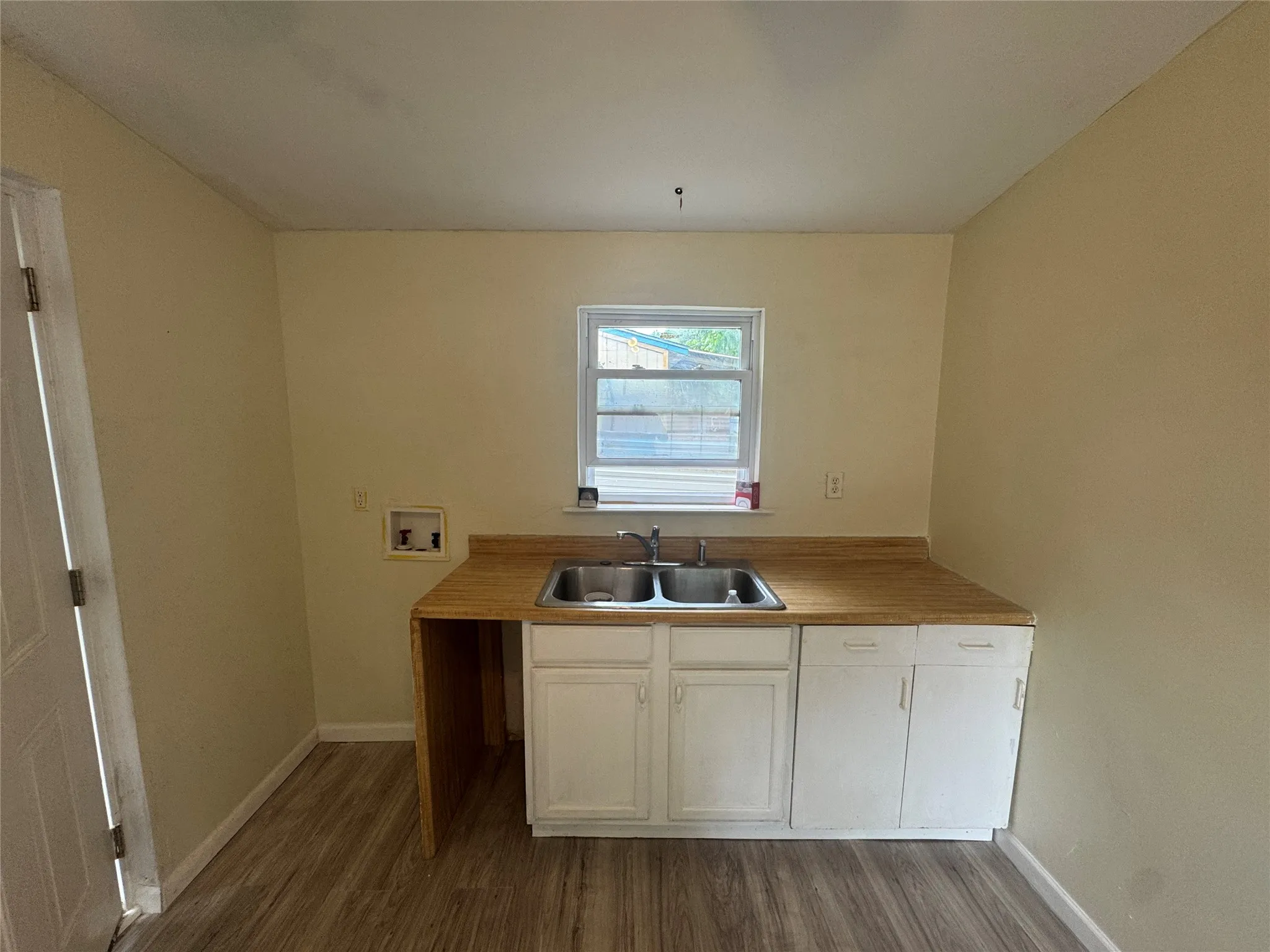 Single Family Residence For Sale in Tarrant County , 712 Hodgson Street, Fort Worth, Texas 76115, 3 Bedroom, 2 Bathroom, Garage spaces, 804 Sqft, built in 1953, mls#21214243, Real Estate Agent in Fort Worth, Homes For Sale in Tarrant county, Homes For Sale in Fort Worth, Realtor in Fort Worth Texas, Real Estate Brokerage Independent Realty Texas, Luminita Cordes Realtor