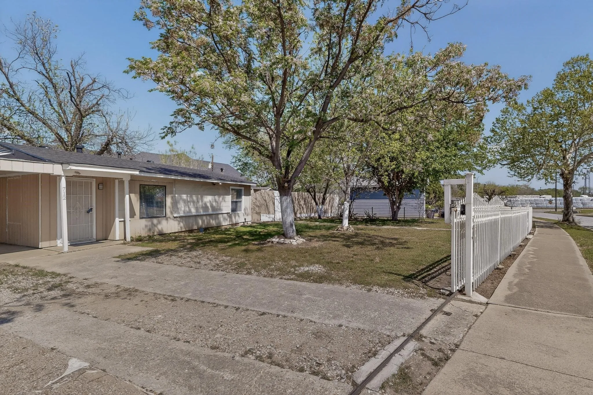 View of yard featuring an attached carport and driveway