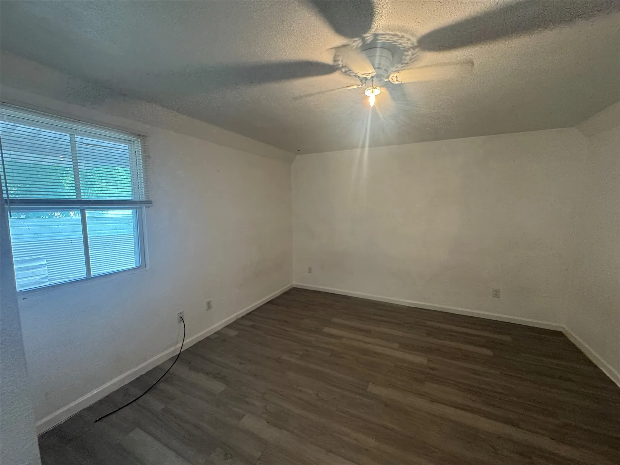 Single Family Residence For Sale in Tarrant County , 712 Hodgson Street, Fort Worth, Texas 76115, 3 Bedroom, 2 Bathroom, Garage spaces, 804 Sqft, built in 1953, mls#21214243, Real Estate Agent in Fort Worth, Homes For Sale in Tarrant county, Homes For Sale in Fort Worth, Realtor in Fort Worth Texas, Real Estate Brokerage Independent Realty Texas, Luminita Cordes Realtor