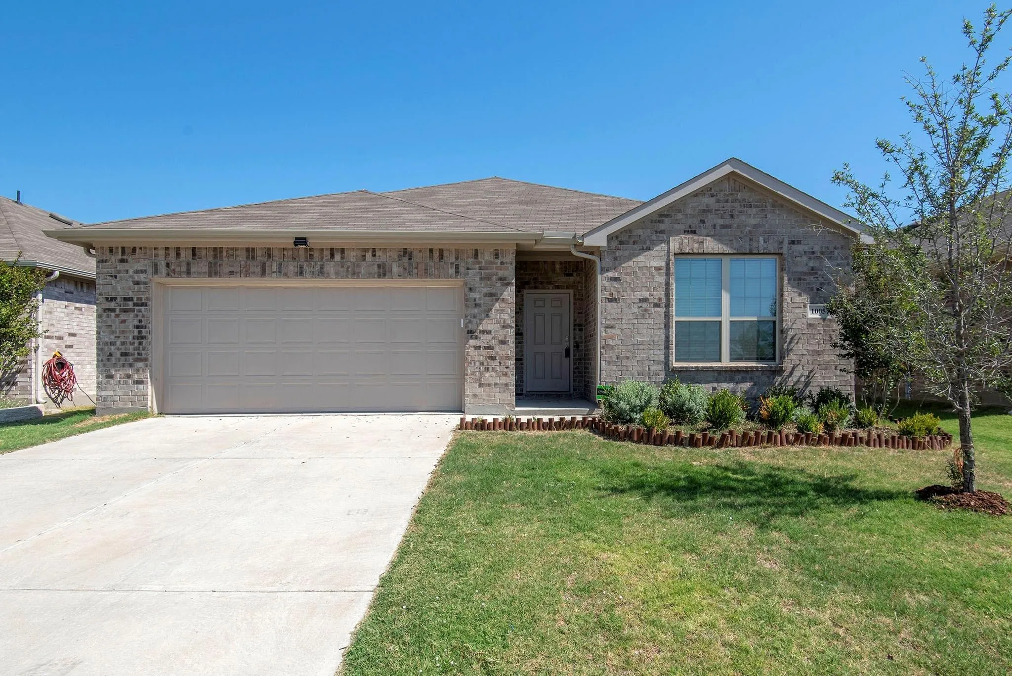 Single Family Residence For Rent in Grayson County , 1005 Stanridge Lane, Van Alstyne, Texas 75495, 4 Bedroom, 2 Bathroom, 2 Garage spaces, 1,942 Sqft, built in 2020, Price $2,000, mls#21216443, Real Estate Agent in Van Alstyne, Homes For Rent in Grayson county, Homes For Rent in Van Alstyne, Realtor in Van Alstyne Texas, Real Estate Brokerage Independent Realty Texas, Luminita Cordes Realtor