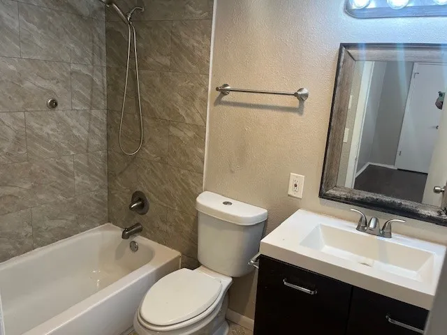 Apartment For Rent in Dallas County , 2821 Reagan Street 202, Dallas, Texas 75219, 1 Bedroom, 1 Bathroom, Garage spaces, 550 Sqft, built in 1972, Preowned, Price $1,000, mls#21216513, Real Estate Agent in Dallas, Homes For Rent in Dallas county, Homes For Rent in Dallas, Realtor in Dallas Texas, Real Estate Brokerage Independent Realty Texas, Luminita Cordes Realtor