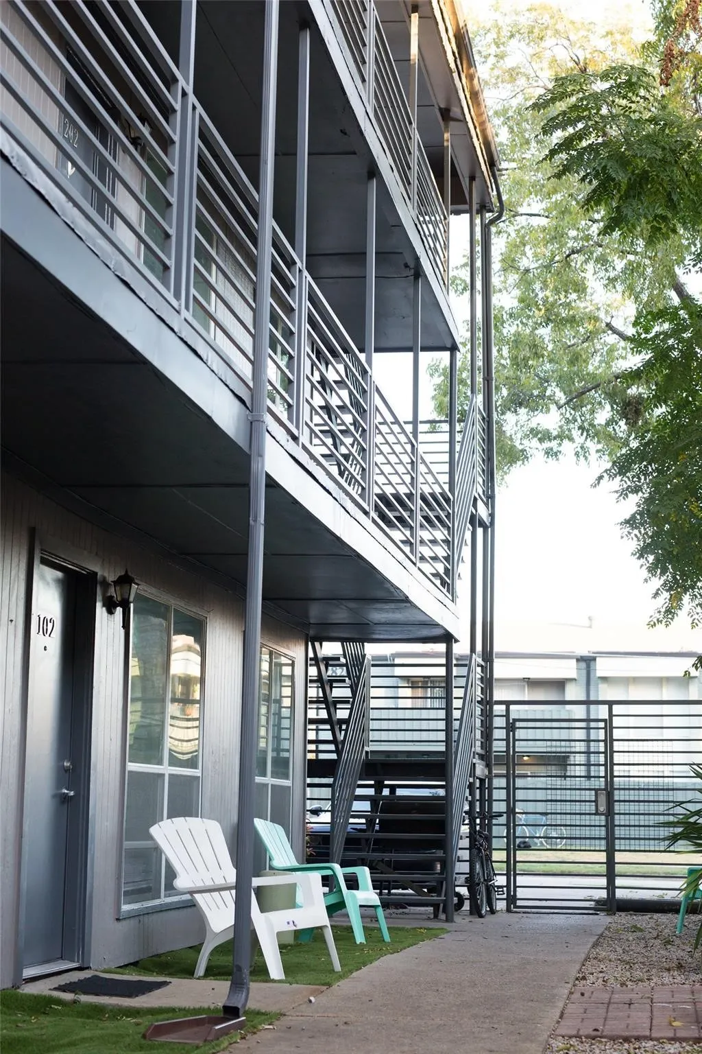 Apartment For Rent in Dallas County , 2821 Reagan Street 202, Dallas, Texas 75219, 1 Bedroom, 1 Bathroom, Garage spaces, 550 Sqft, built in 1972, Preowned, Price $1,000, mls#21216513, Real Estate Agent in Dallas, Homes For Rent in Dallas county, Homes For Rent in Dallas, Realtor in Dallas Texas, Real Estate Brokerage Independent Realty Texas, Luminita Cordes Realtor