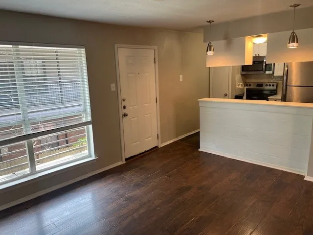 Apartment For Rent in Dallas County , 2821 Reagan Street 202, Dallas, Texas 75219, 1 Bedroom, 1 Bathroom, Garage spaces, 550 Sqft, built in 1972, Preowned, Price $1,000, mls#21216513, Real Estate Agent in Dallas, Homes For Rent in Dallas county, Homes For Rent in Dallas, Realtor in Dallas Texas, Real Estate Brokerage Independent Realty Texas, Luminita Cordes Realtor