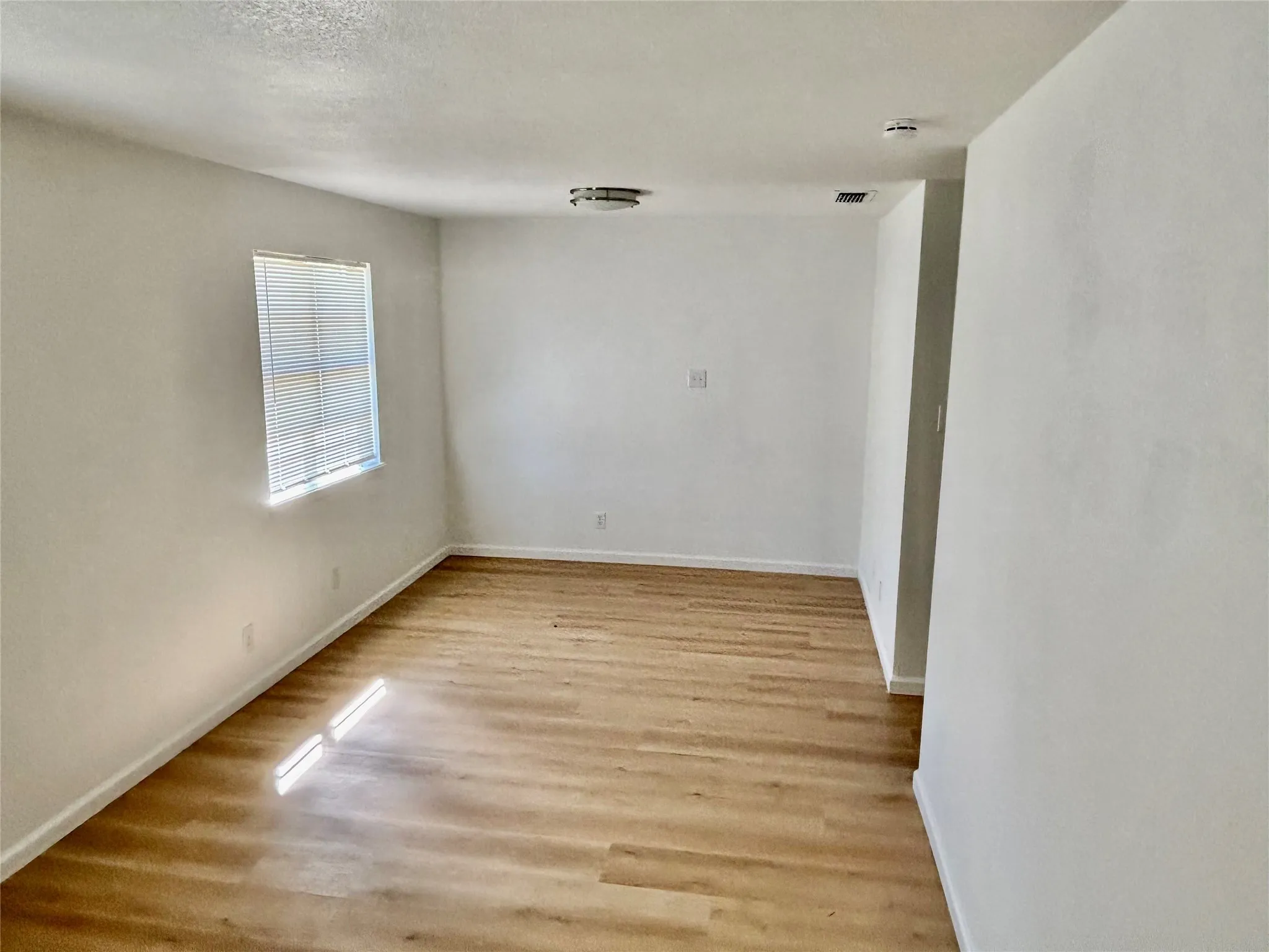 Single Family Residence For Sale in Montague County , 607 Baylor Street, Nocona, Texas 76255, 3 Bedroom, 2 Bathroom, Garage spaces, 1,330 Sqft, built in 1965, Preowned, mls#21216520, Real Estate Agent in Nocona, Homes For Sale in Montague county, Homes For Sale in Nocona, Realtor in Nocona Texas, Real Estate Brokerage Independent Realty Texas, Luminita Cordes Realtor