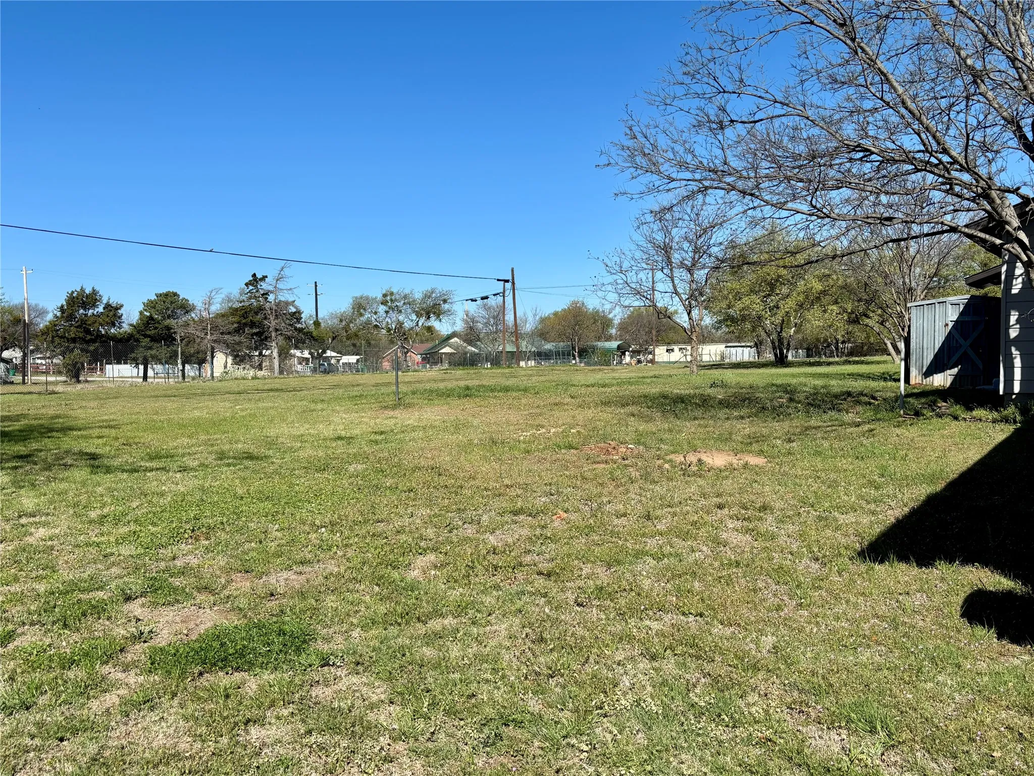 Single Family Residence For Sale in Montague County , 607 Baylor Street, Nocona, Texas 76255, 3 Bedroom, 2 Bathroom, Garage spaces, 1,330 Sqft, built in 1965, Preowned, mls#21216520, Real Estate Agent in Nocona, Homes For Sale in Montague county, Homes For Sale in Nocona, Realtor in Nocona Texas, Real Estate Brokerage Independent Realty Texas, Luminita Cordes Realtor