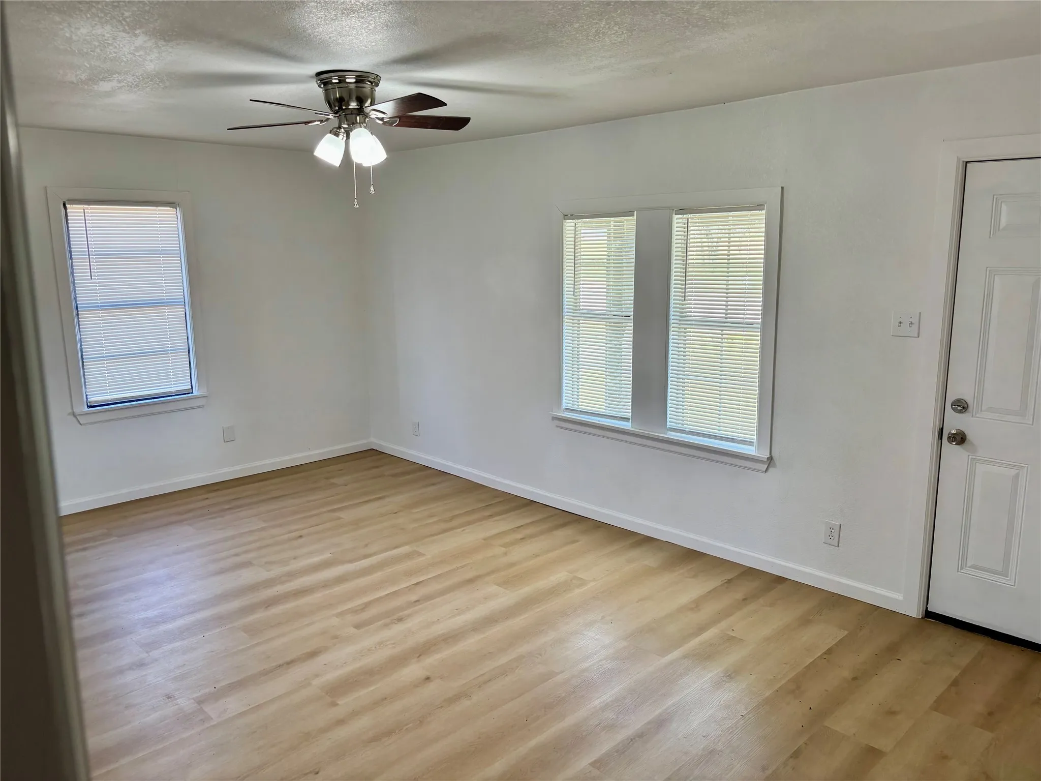 Single Family Residence For Sale in Montague County , 607 Baylor Street, Nocona, Texas 76255, 3 Bedroom, 2 Bathroom, Garage spaces, 1,330 Sqft, built in 1965, Preowned, mls#21216520, Real Estate Agent in Nocona, Homes For Sale in Montague county, Homes For Sale in Nocona, Realtor in Nocona Texas, Real Estate Brokerage Independent Realty Texas, Luminita Cordes Realtor