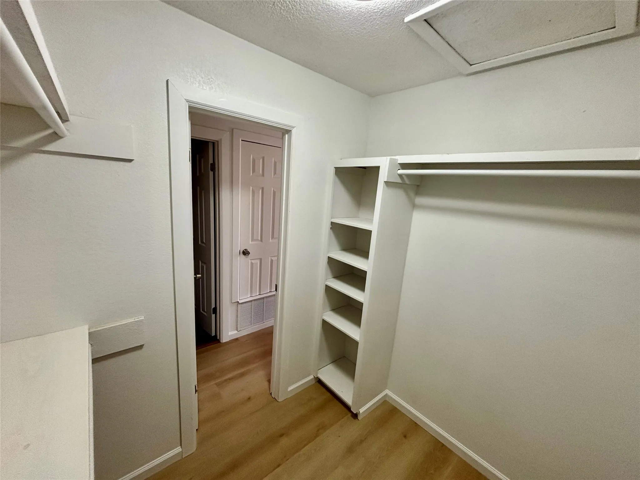 Single Family Residence For Sale in Montague County , 607 Baylor Street, Nocona, Texas 76255, 3 Bedroom, 2 Bathroom, Garage spaces, 1,330 Sqft, built in 1965, Preowned, mls#21216520, Real Estate Agent in Nocona, Homes For Sale in Montague county, Homes For Sale in Nocona, Realtor in Nocona Texas, Real Estate Brokerage Independent Realty Texas, Luminita Cordes Realtor